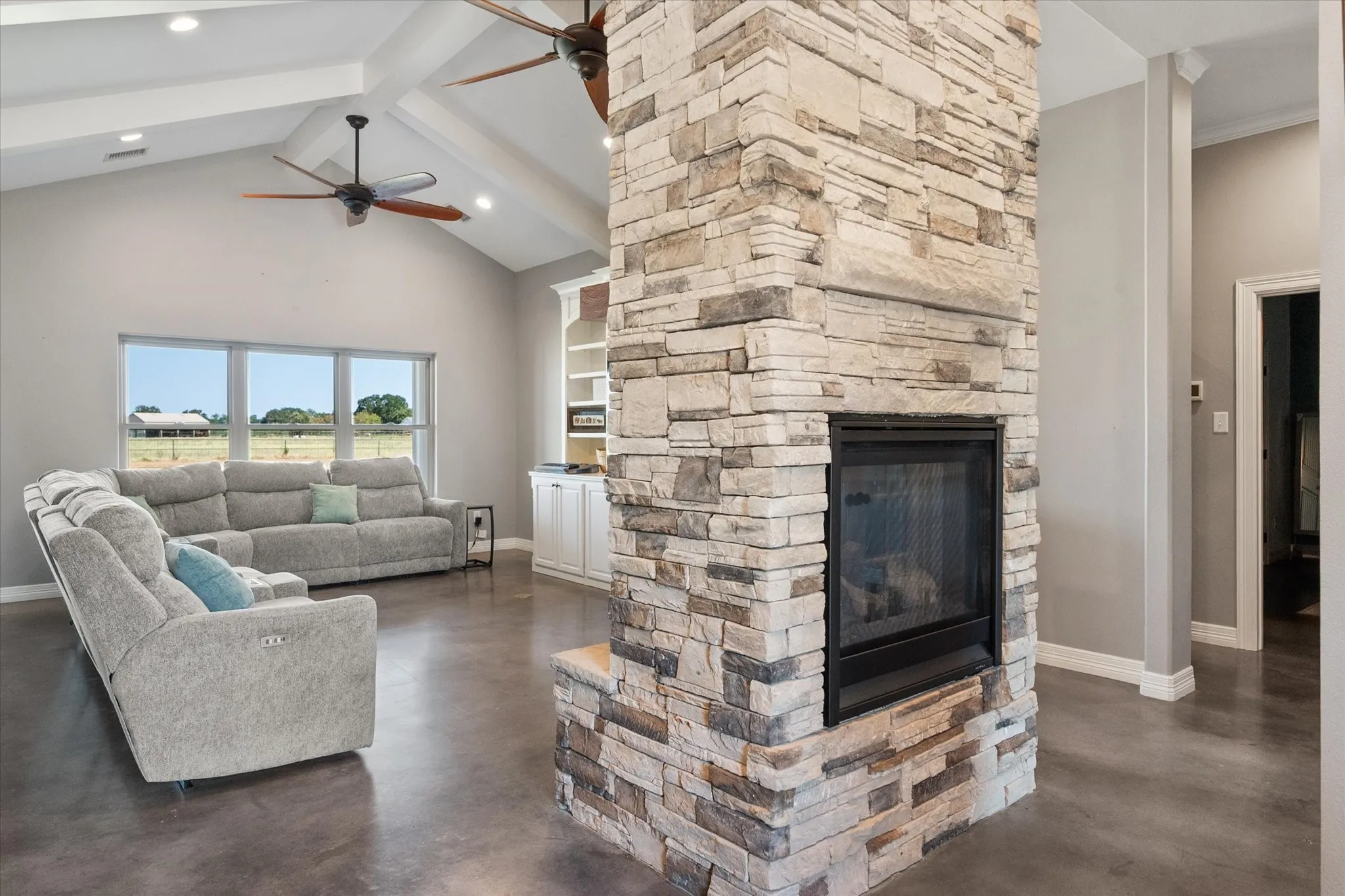 Single Family Residence For Sale in Navarro County , 193 Caddo Trail, Corsicana, Texas 75109, 3 Bedroom, 4 Bathroom, 2 Garage spaces, 2,287 Sqft, built in 2018, mls#21370238, Real Estate Agent in Corsicana, Homes For Sale in Navarro county, Homes For Sale in Corsicana, Realtor in Corsicana Texas, Real Estate Brokerage Independent Realty Texas, Luminita Cordes Realtor