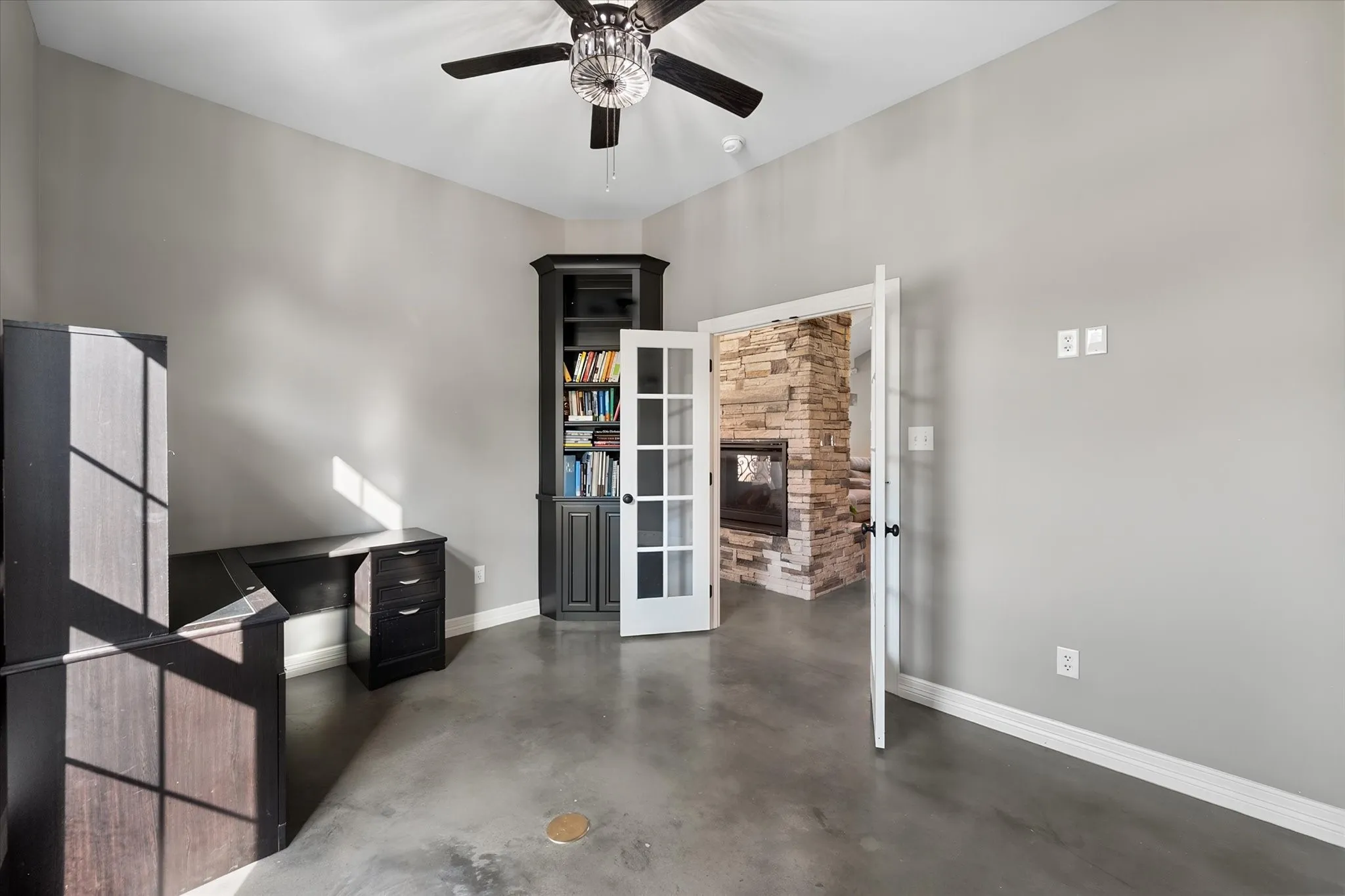 Single Family Residence For Sale in Navarro County , 193 Caddo Trail, Corsicana, Texas 75109, 3 Bedroom, 4 Bathroom, 2 Garage spaces, 2,287 Sqft, built in 2018, mls#21370238, Real Estate Agent in Corsicana, Homes For Sale in Navarro county, Homes For Sale in Corsicana, Realtor in Corsicana Texas, Real Estate Brokerage Independent Realty Texas, Luminita Cordes Realtor