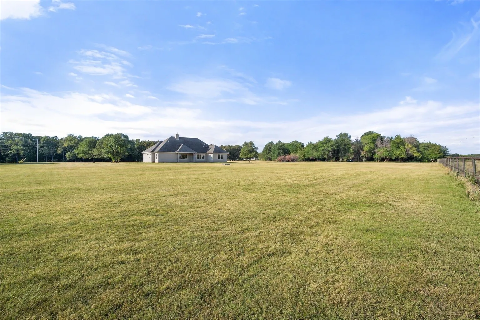 Single Family Residence For Sale in Navarro County , 193 Caddo Trail, Corsicana, Texas 75109, 3 Bedroom, 4 Bathroom, 2 Garage spaces, 2,287 Sqft, built in 2018, mls#21370238, Real Estate Agent in Corsicana, Homes For Sale in Navarro county, Homes For Sale in Corsicana, Realtor in Corsicana Texas, Real Estate Brokerage Independent Realty Texas, Luminita Cordes Realtor