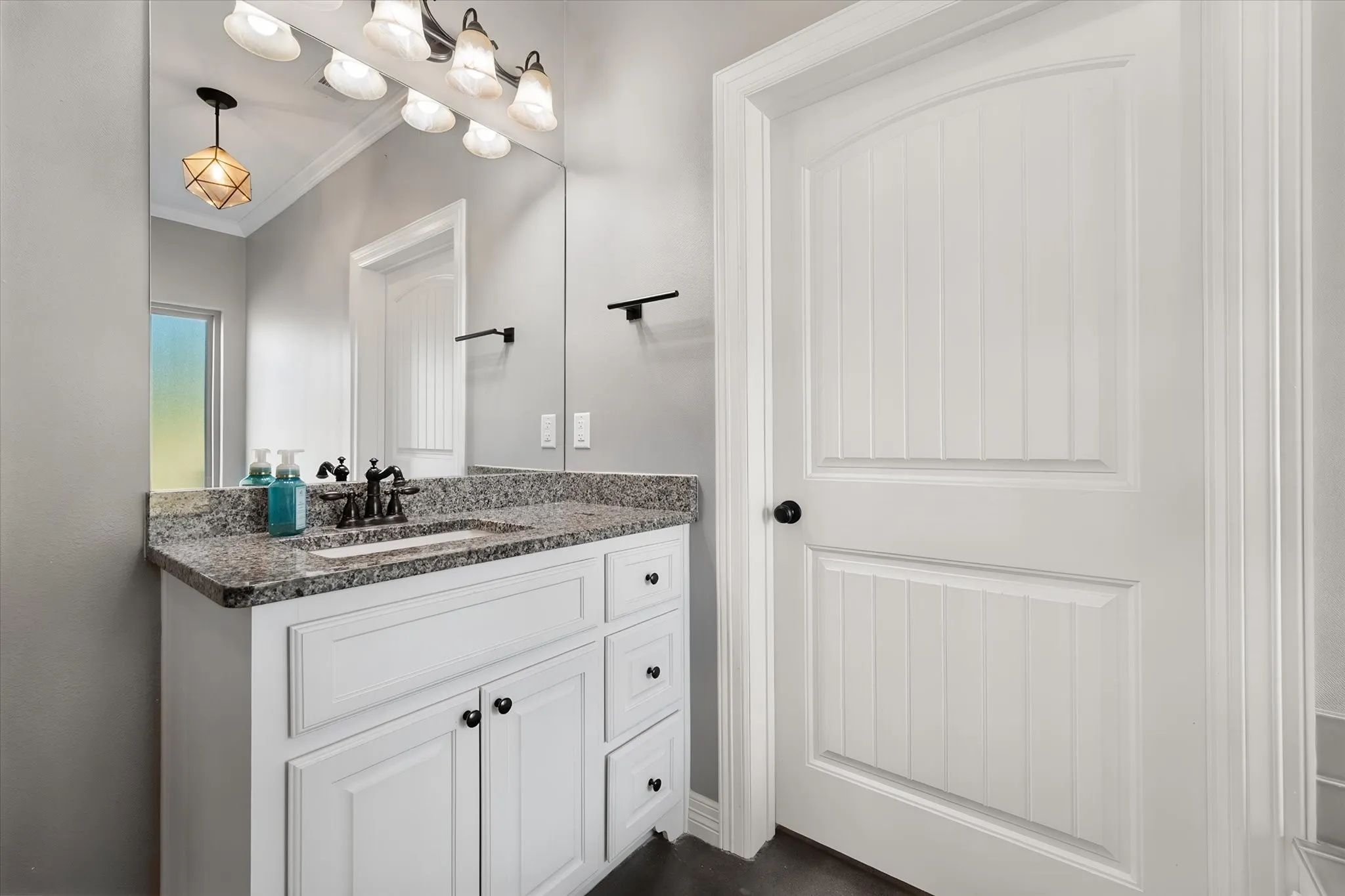 Single Family Residence For Sale in Navarro County , 193 Caddo Trail, Corsicana, Texas 75109, 3 Bedroom, 4 Bathroom, 2 Garage spaces, 2,287 Sqft, built in 2018, mls#21370238, Real Estate Agent in Corsicana, Homes For Sale in Navarro county, Homes For Sale in Corsicana, Realtor in Corsicana Texas, Real Estate Brokerage Independent Realty Texas, Luminita Cordes Realtor