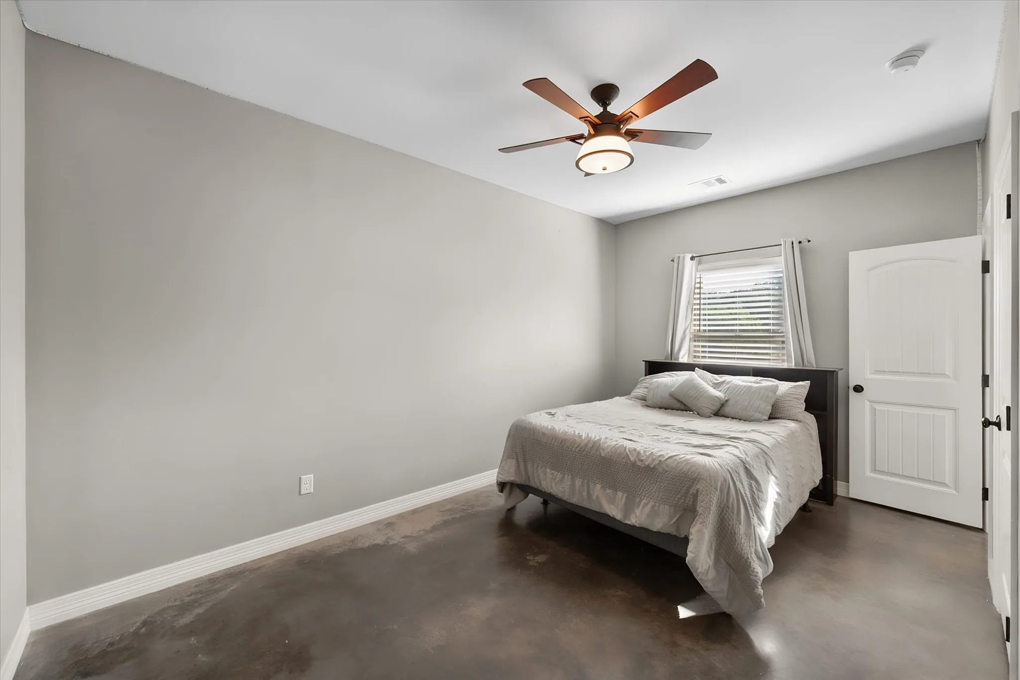 Single Family Residence For Sale in Navarro County , 193 Caddo Trail, Corsicana, Texas 75109, 3 Bedroom, 4 Bathroom, 2 Garage spaces, 2,287 Sqft, built in 2018, mls#21370238, Real Estate Agent in Corsicana, Homes For Sale in Navarro county, Homes For Sale in Corsicana, Realtor in Corsicana Texas, Real Estate Brokerage Independent Realty Texas, Luminita Cordes Realtor
