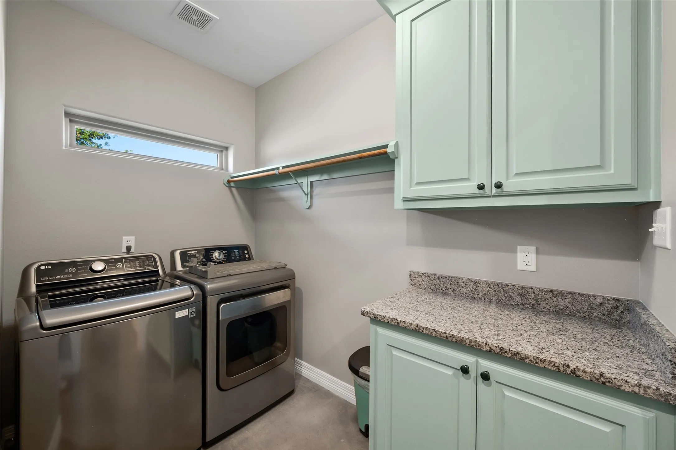 Single Family Residence For Sale in Navarro County , 193 Caddo Trail, Corsicana, Texas 75109, 3 Bedroom, 4 Bathroom, 2 Garage spaces, 2,287 Sqft, built in 2018, mls#21370238, Real Estate Agent in Corsicana, Homes For Sale in Navarro county, Homes For Sale in Corsicana, Realtor in Corsicana Texas, Real Estate Brokerage Independent Realty Texas, Luminita Cordes Realtor