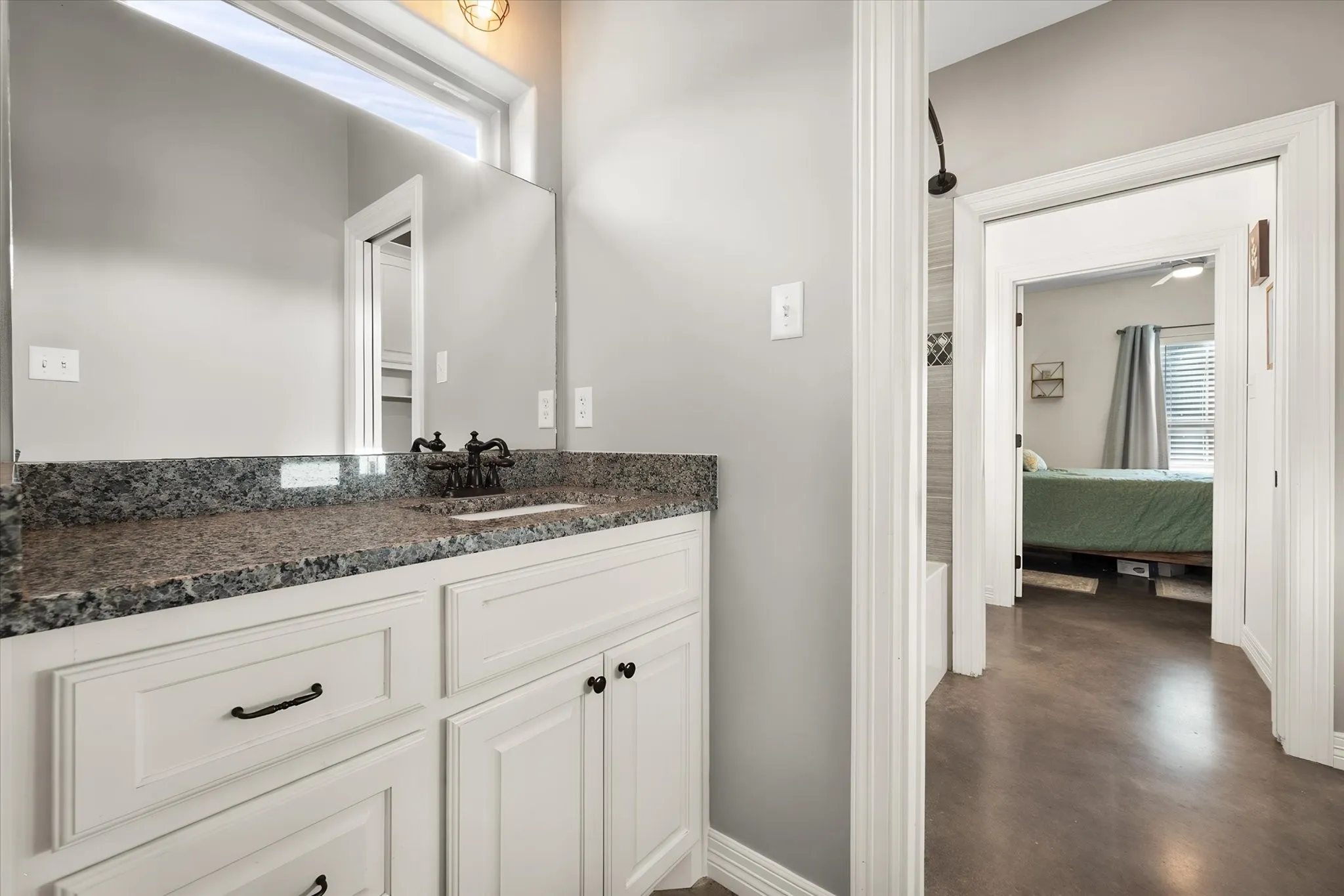 Single Family Residence For Sale in Navarro County , 193 Caddo Trail, Corsicana, Texas 75109, 3 Bedroom, 4 Bathroom, 2 Garage spaces, 2,287 Sqft, built in 2018, mls#21370238, Real Estate Agent in Corsicana, Homes For Sale in Navarro county, Homes For Sale in Corsicana, Realtor in Corsicana Texas, Real Estate Brokerage Independent Realty Texas, Luminita Cordes Realtor