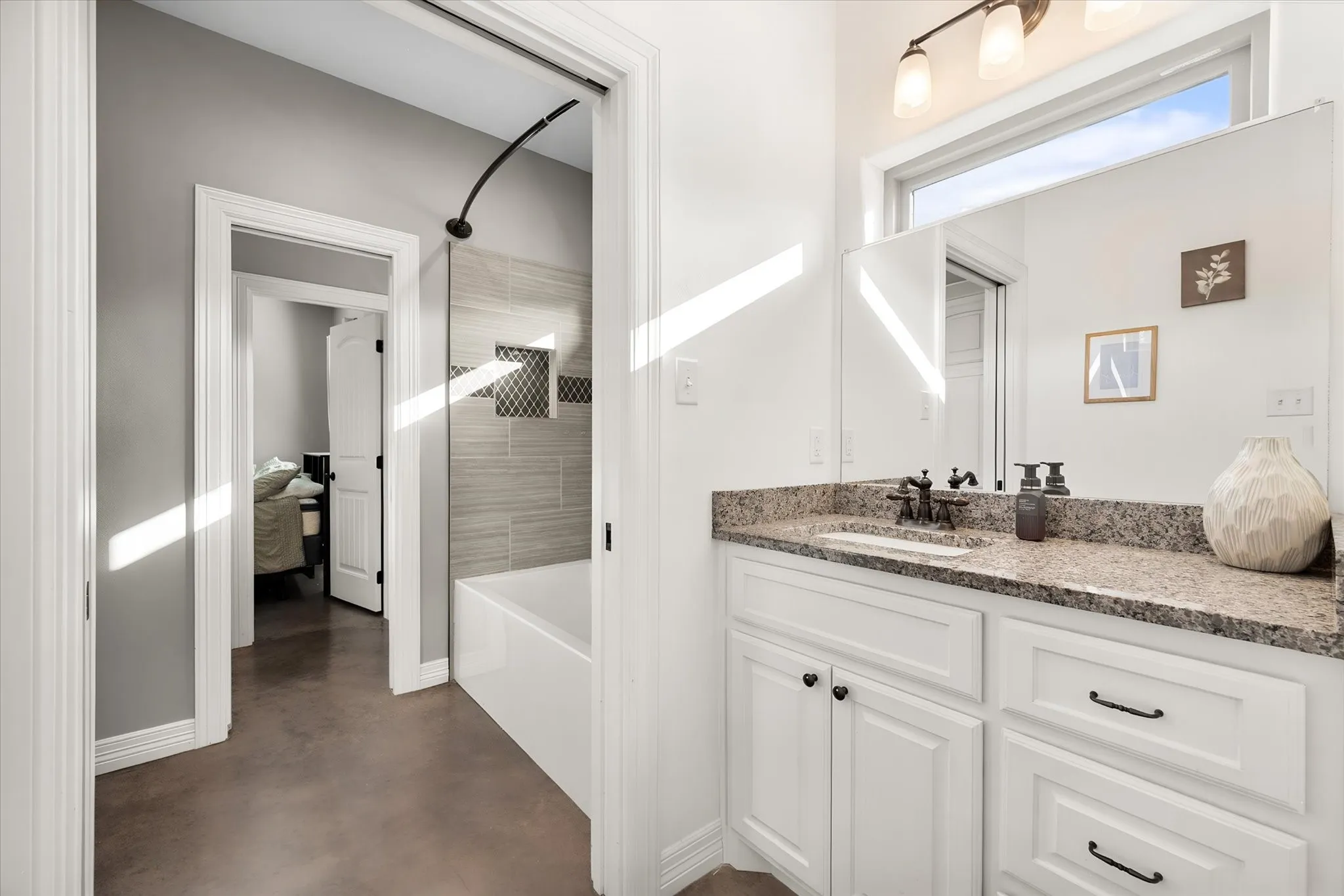 Single Family Residence For Sale in Navarro County , 193 Caddo Trail, Corsicana, Texas 75109, 3 Bedroom, 4 Bathroom, 2 Garage spaces, 2,287 Sqft, built in 2018, mls#21370238, Real Estate Agent in Corsicana, Homes For Sale in Navarro county, Homes For Sale in Corsicana, Realtor in Corsicana Texas, Real Estate Brokerage Independent Realty Texas, Luminita Cordes Realtor