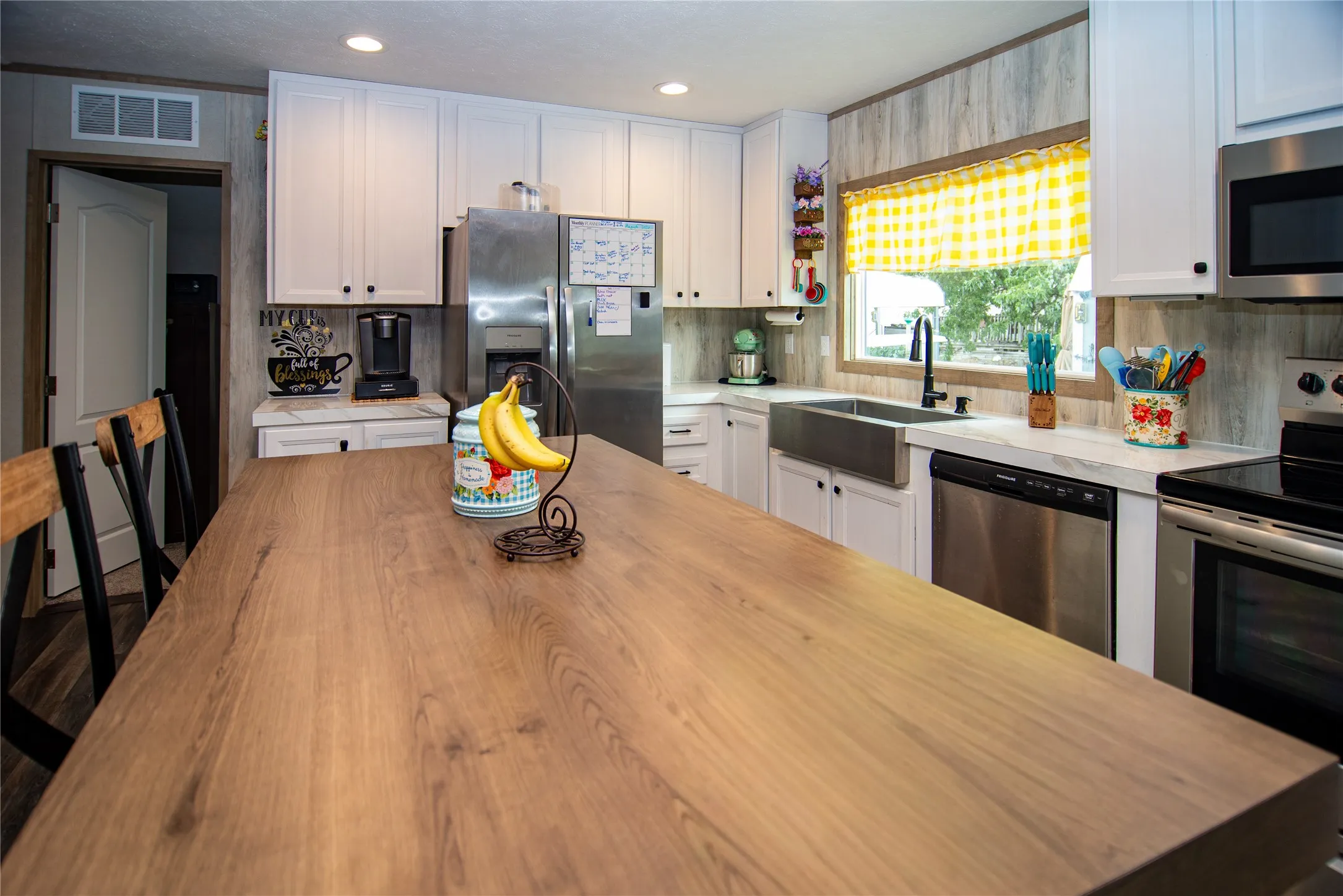 Large island in Kitchen.