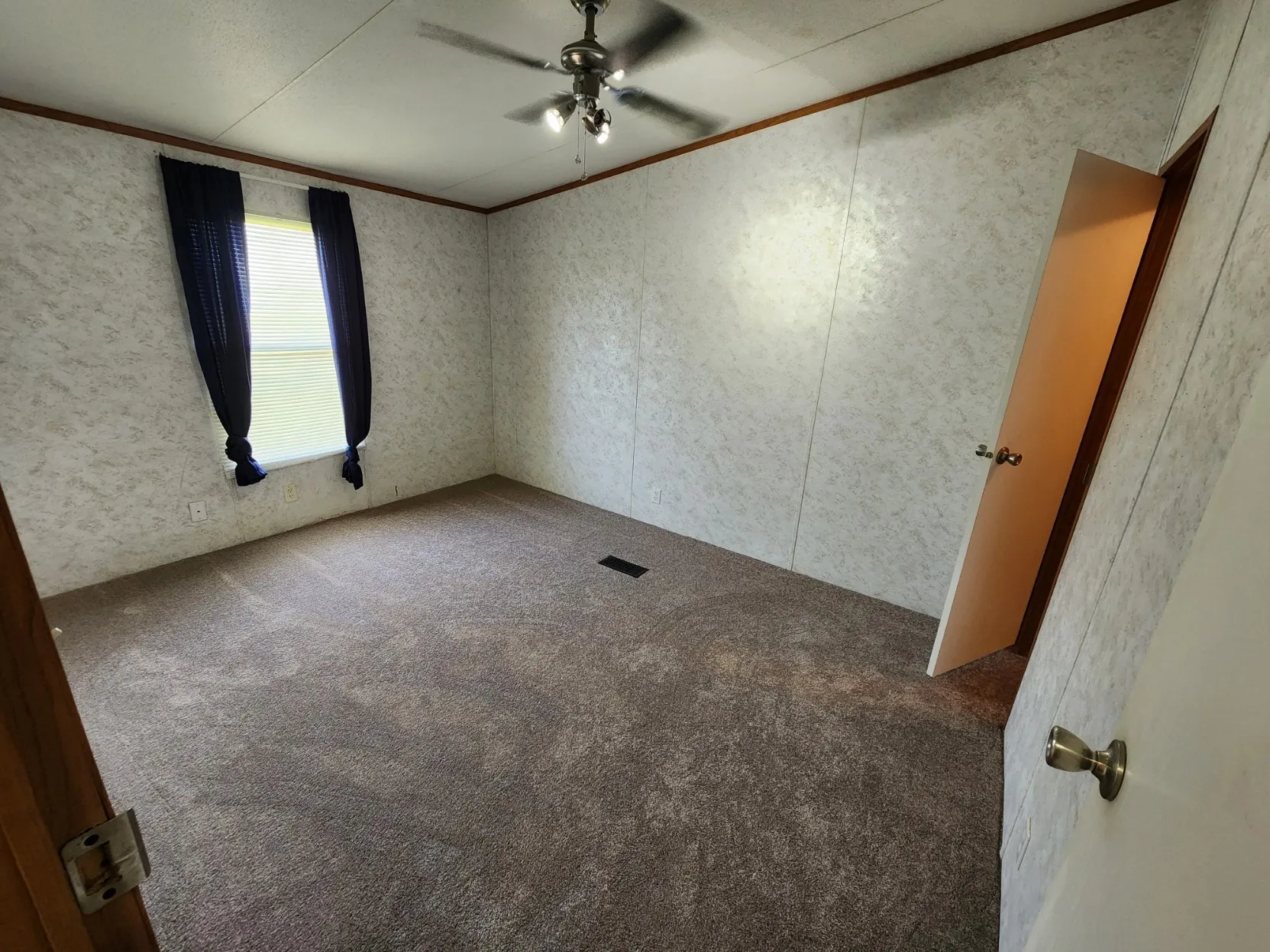 Mobile Home For Sale in Wise County , 441 Quail Chase Drive, Decatur, Texas 76234, 3 Bedroom, 2 Bathroom, Garage spaces, 1,456 Sqft, built in 2003, mls#21370189, Real Estate Agent in Decatur, Homes For Sale in Wise county, Homes For Sale in Decatur, Realtor in Decatur Texas, Real Estate Brokerage Independent Realty Texas, Luminita Cordes Realtor