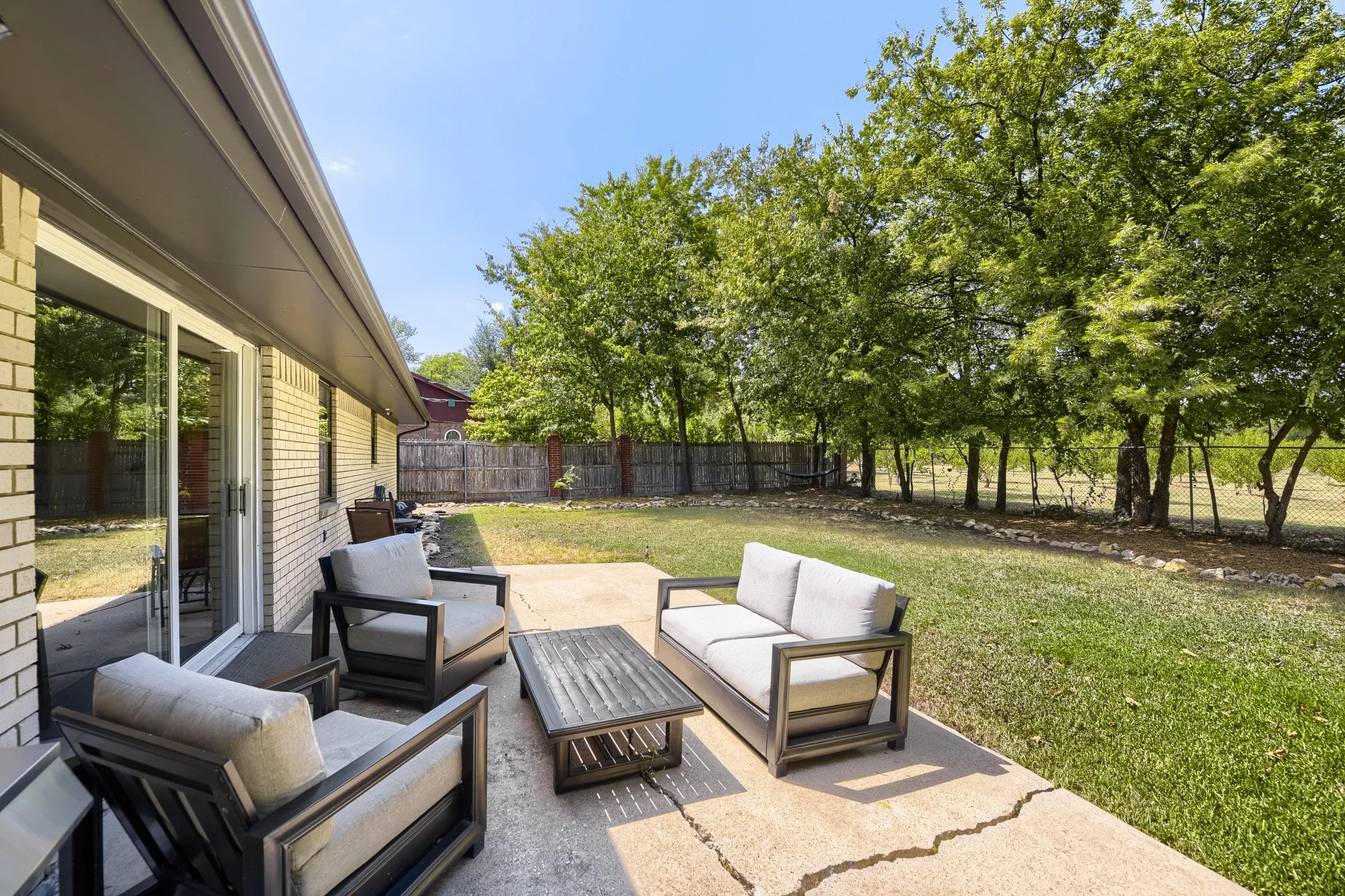 Single Family Residence For Sale in Denton County , 1300 Greenbriar Street, Denton, Texas 76201, 3 Bedroom, 2 Bathroom, 2 Garage spaces, 1,765 Sqft, built in 1968, mls#21373521, Real Estate Agent in Denton, Homes For Sale in Denton county, Homes For Sale in Denton, Realtor in Denton Texas, Real Estate Brokerage Independent Realty Texas, Luminita Cordes Realtor