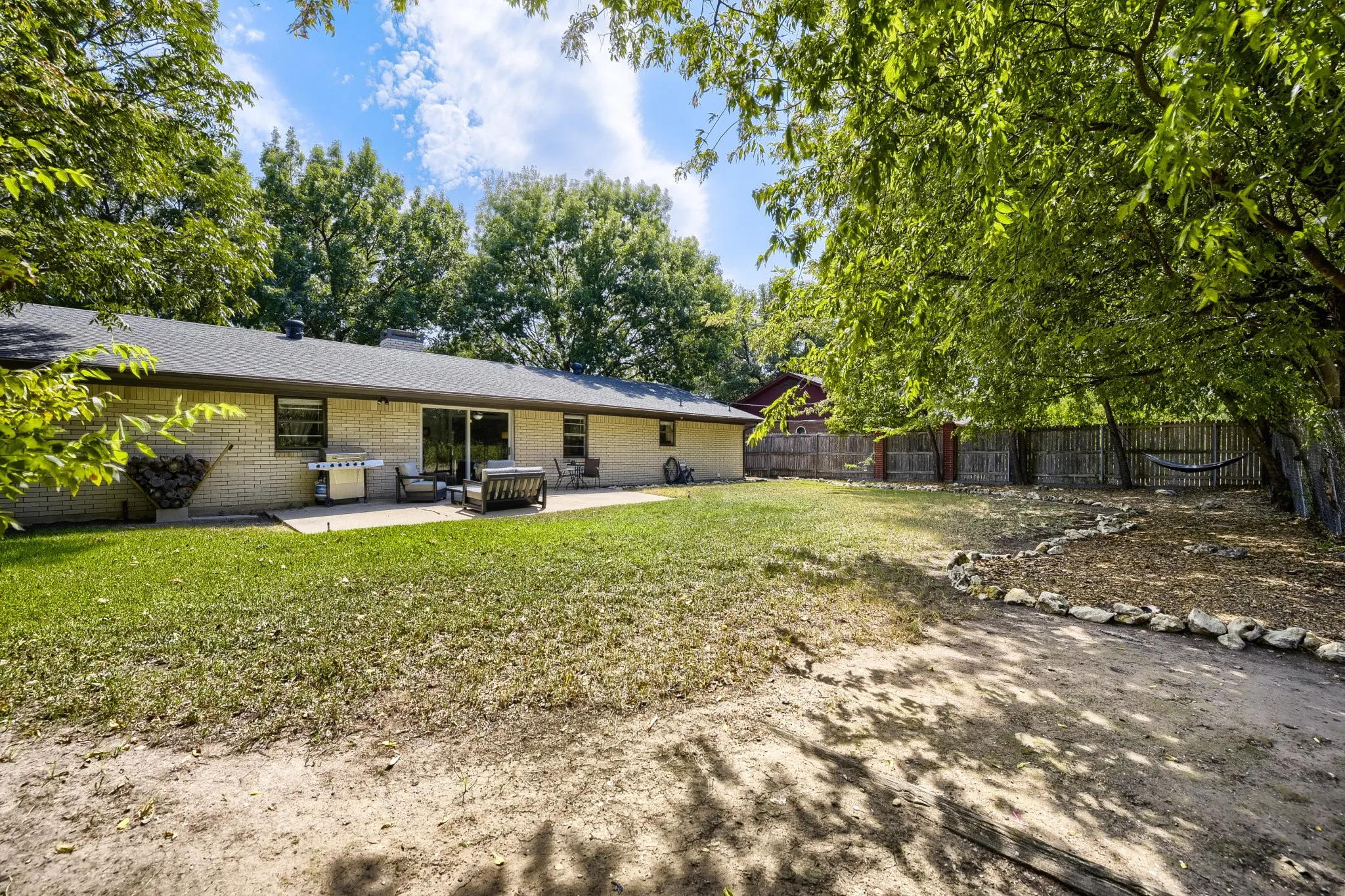 Single Family Residence For Sale in Denton County , 1300 Greenbriar Street, Denton, Texas 76201, 3 Bedroom, 2 Bathroom, 2 Garage spaces, 1,765 Sqft, built in 1968, mls#21373521, Real Estate Agent in Denton, Homes For Sale in Denton county, Homes For Sale in Denton, Realtor in Denton Texas, Real Estate Brokerage Independent Realty Texas, Luminita Cordes Realtor