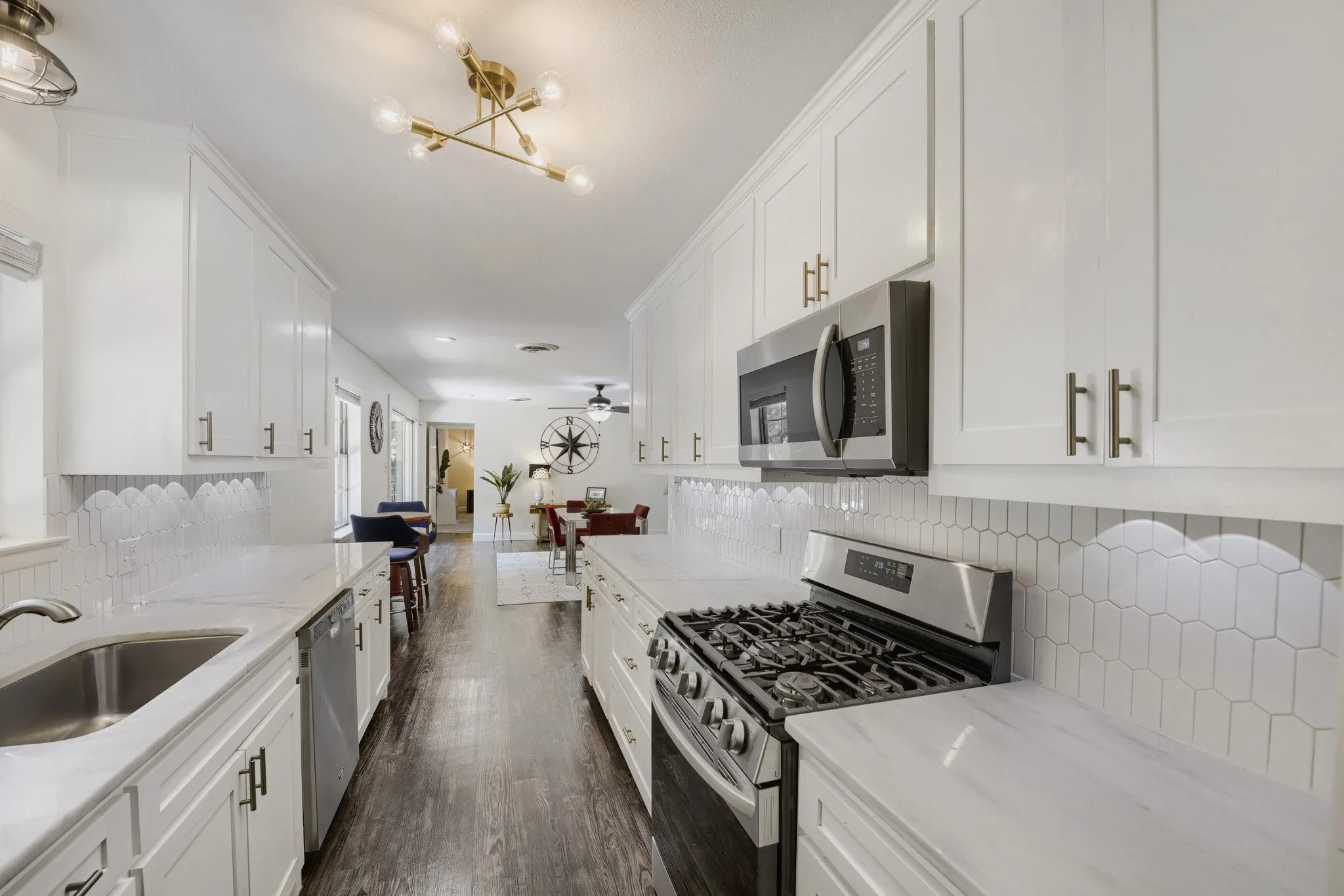 Single Family Residence For Sale in Denton County , 1300 Greenbriar Street, Denton, Texas 76201, 3 Bedroom, 2 Bathroom, 2 Garage spaces, 1,765 Sqft, built in 1968, mls#21373521, Real Estate Agent in Denton, Homes For Sale in Denton county, Homes For Sale in Denton, Realtor in Denton Texas, Real Estate Brokerage Independent Realty Texas, Luminita Cordes Realtor