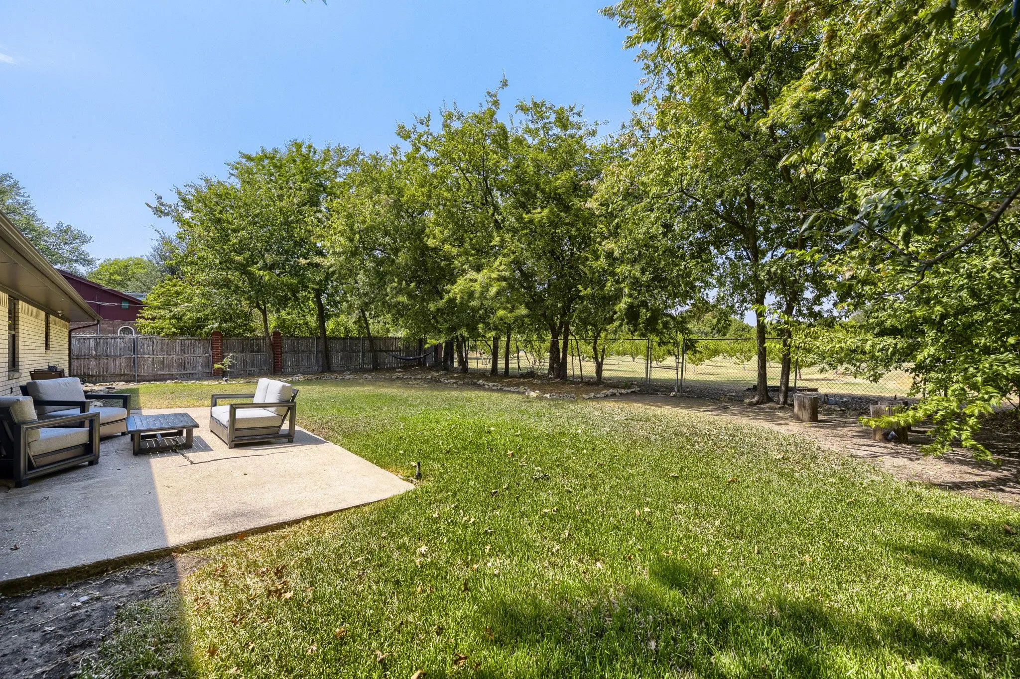 Single Family Residence For Sale in Denton County , 1300 Greenbriar Street, Denton, Texas 76201, 3 Bedroom, 2 Bathroom, 2 Garage spaces, 1,765 Sqft, built in 1968, mls#21373521, Real Estate Agent in Denton, Homes For Sale in Denton county, Homes For Sale in Denton, Realtor in Denton Texas, Real Estate Brokerage Independent Realty Texas, Luminita Cordes Realtor