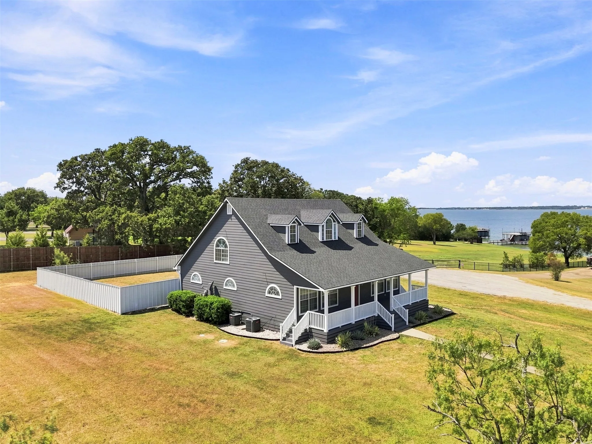 Single Family Residence For Sale in Navarro County , 718 County Road 3121, Corsicana, Texas 75109, 4 Bedroom, 4 Bathroom, 2 Garage spaces, 2,080 Sqft, built in 1998, mls#21370345, Real Estate Agent in Corsicana, Homes For Sale in Navarro county, Homes For Sale in Corsicana, Realtor in Corsicana Texas, Real Estate Brokerage Independent Realty Texas, Luminita Cordes Realtor