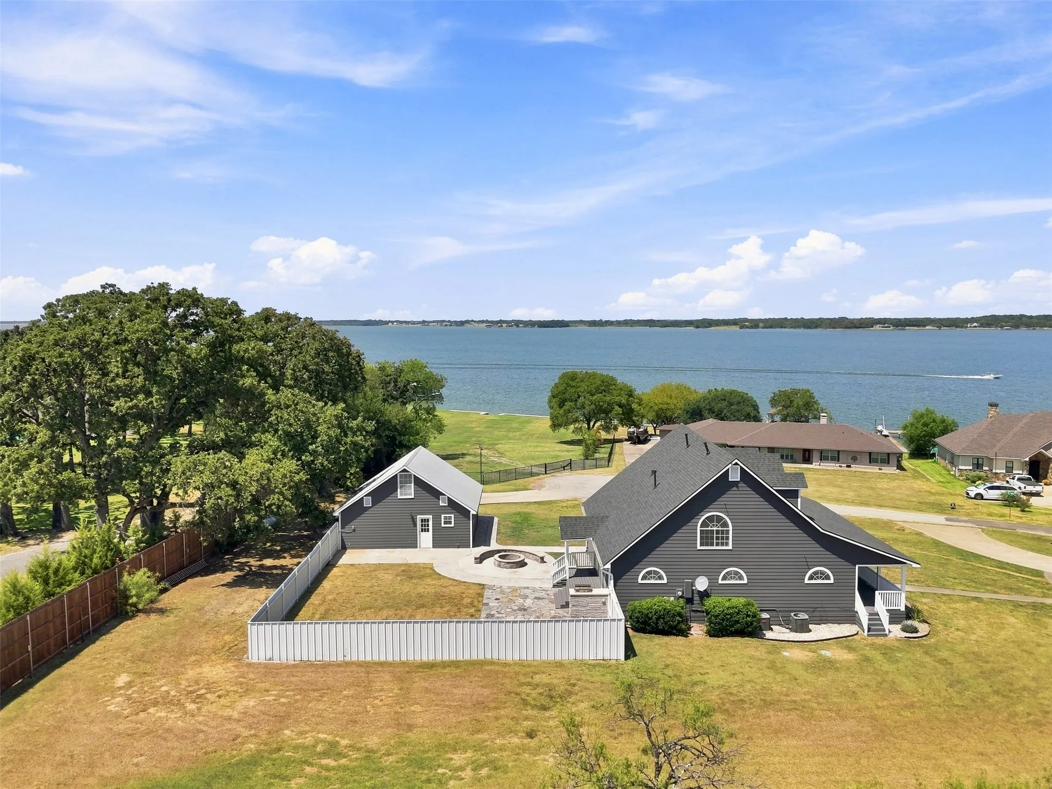 Single Family Residence For Sale in Navarro County , 718 County Road 3121, Corsicana, Texas 75109, 4 Bedroom, 4 Bathroom, 2 Garage spaces, 2,080 Sqft, built in 1998, mls#21370345, Real Estate Agent in Corsicana, Homes For Sale in Navarro county, Homes For Sale in Corsicana, Realtor in Corsicana Texas, Real Estate Brokerage Independent Realty Texas, Luminita Cordes Realtor