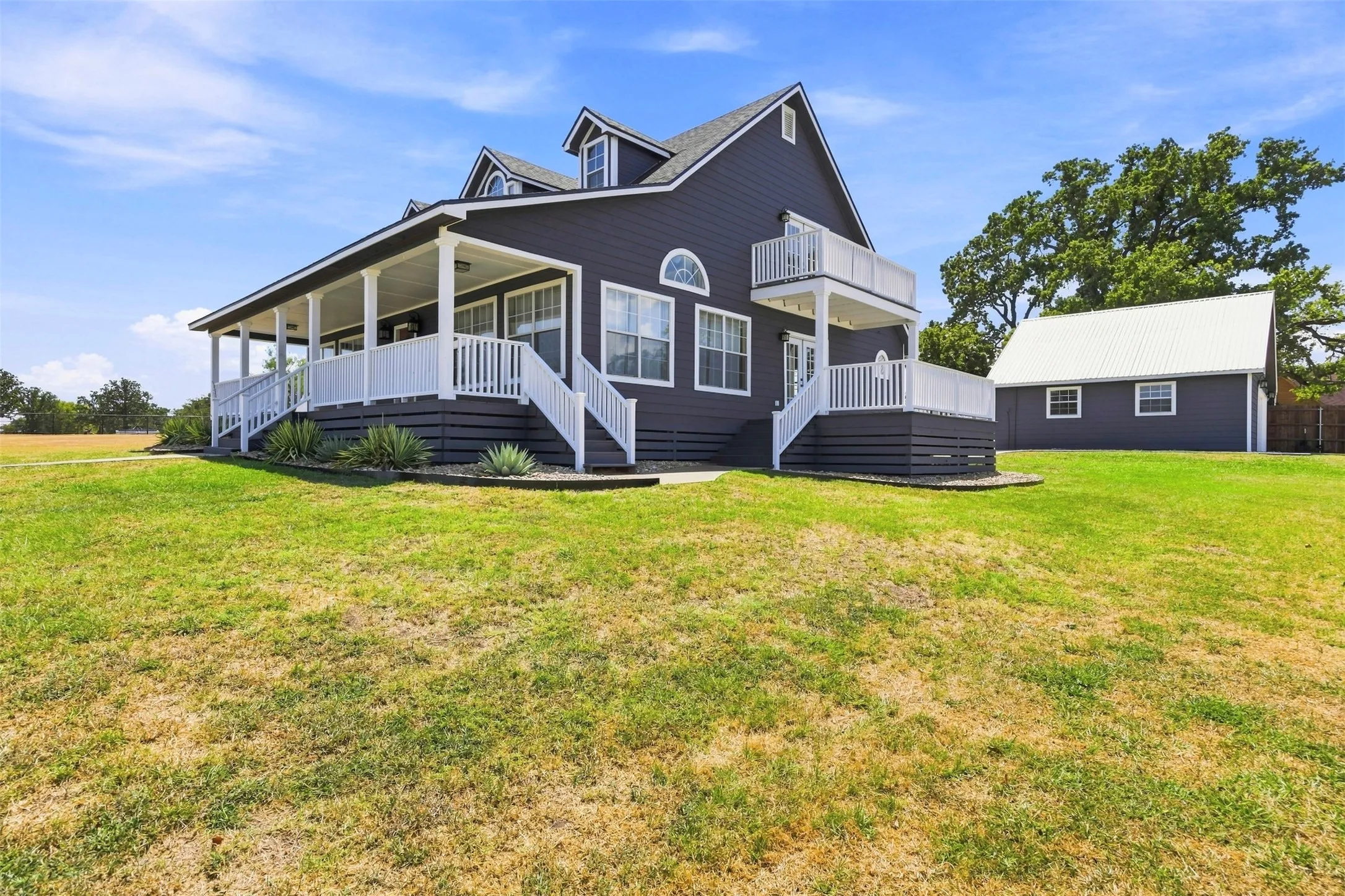 Single Family Residence For Sale in Navarro County , 718 County Road 3121, Corsicana, Texas 75109, 4 Bedroom, 4 Bathroom, 2 Garage spaces, 2,080 Sqft, built in 1998, mls#21370345, Real Estate Agent in Corsicana, Homes For Sale in Navarro county, Homes For Sale in Corsicana, Realtor in Corsicana Texas, Real Estate Brokerage Independent Realty Texas, Luminita Cordes Realtor