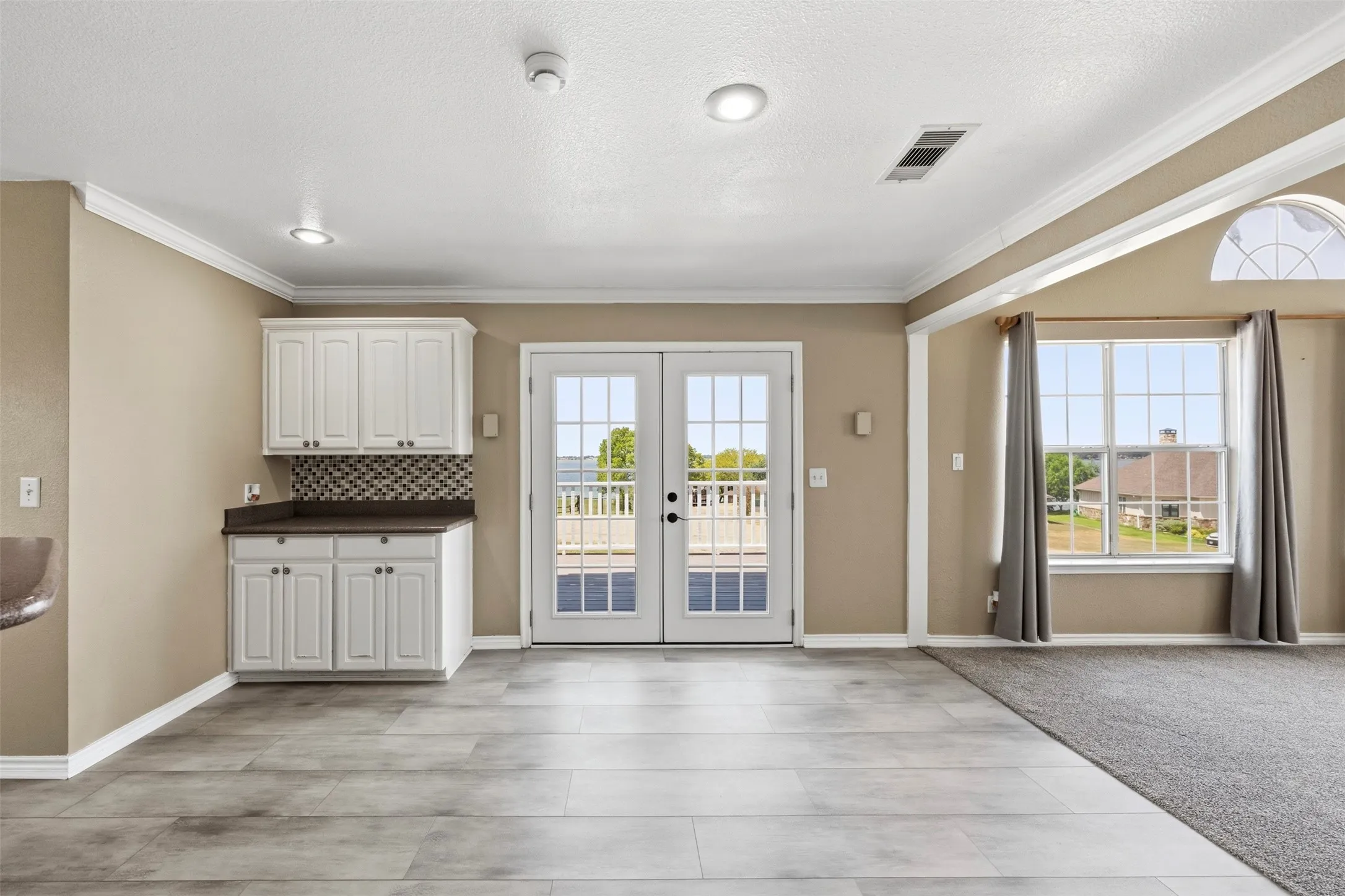 Dinning room with access to deck