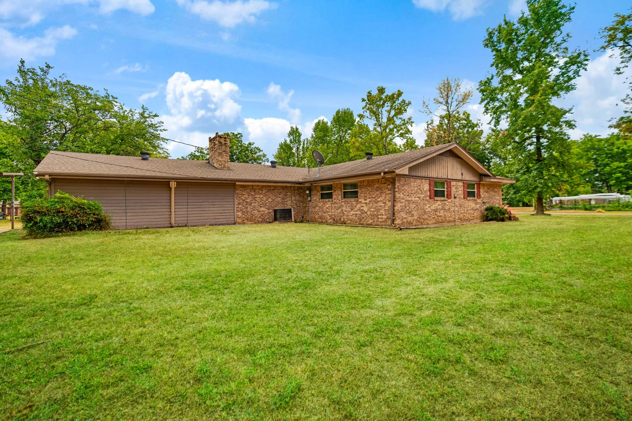 Single Family Residence For Sale in Red River (TX) County , 165 E Bennett Street, Detroit, Texas 75436, 3 Bedroom, 2 Bathroom, 3 Garage spaces, 1,700 Sqft, built in 1971, mls#21369843, Real Estate Agent in Detroit, Homes For Sale in Red River (TX) county, Homes For Sale in Detroit, Realtor in Detroit Texas, Real Estate Brokerage Independent Realty Texas, Luminita Cordes Realtor
