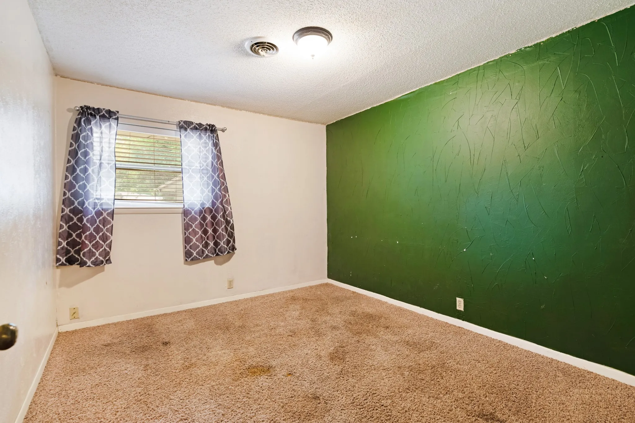 Single Family Residence For Sale in Red River (TX) County , 165 E Bennett Street, Detroit, Texas 75436, 3 Bedroom, 2 Bathroom, 3 Garage spaces, 1,700 Sqft, built in 1971, mls#21369843, Real Estate Agent in Detroit, Homes For Sale in Red River (TX) county, Homes For Sale in Detroit, Realtor in Detroit Texas, Real Estate Brokerage Independent Realty Texas, Luminita Cordes Realtor