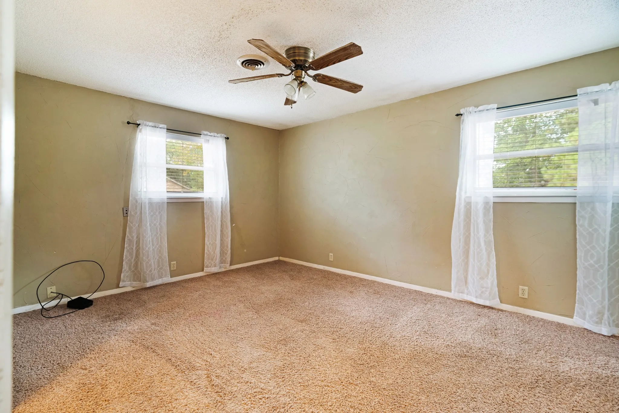 Single Family Residence For Sale in Red River (TX) County , 165 E Bennett Street, Detroit, Texas 75436, 3 Bedroom, 2 Bathroom, 3 Garage spaces, 1,700 Sqft, built in 1971, mls#21369843, Real Estate Agent in Detroit, Homes For Sale in Red River (TX) county, Homes For Sale in Detroit, Realtor in Detroit Texas, Real Estate Brokerage Independent Realty Texas, Luminita Cordes Realtor