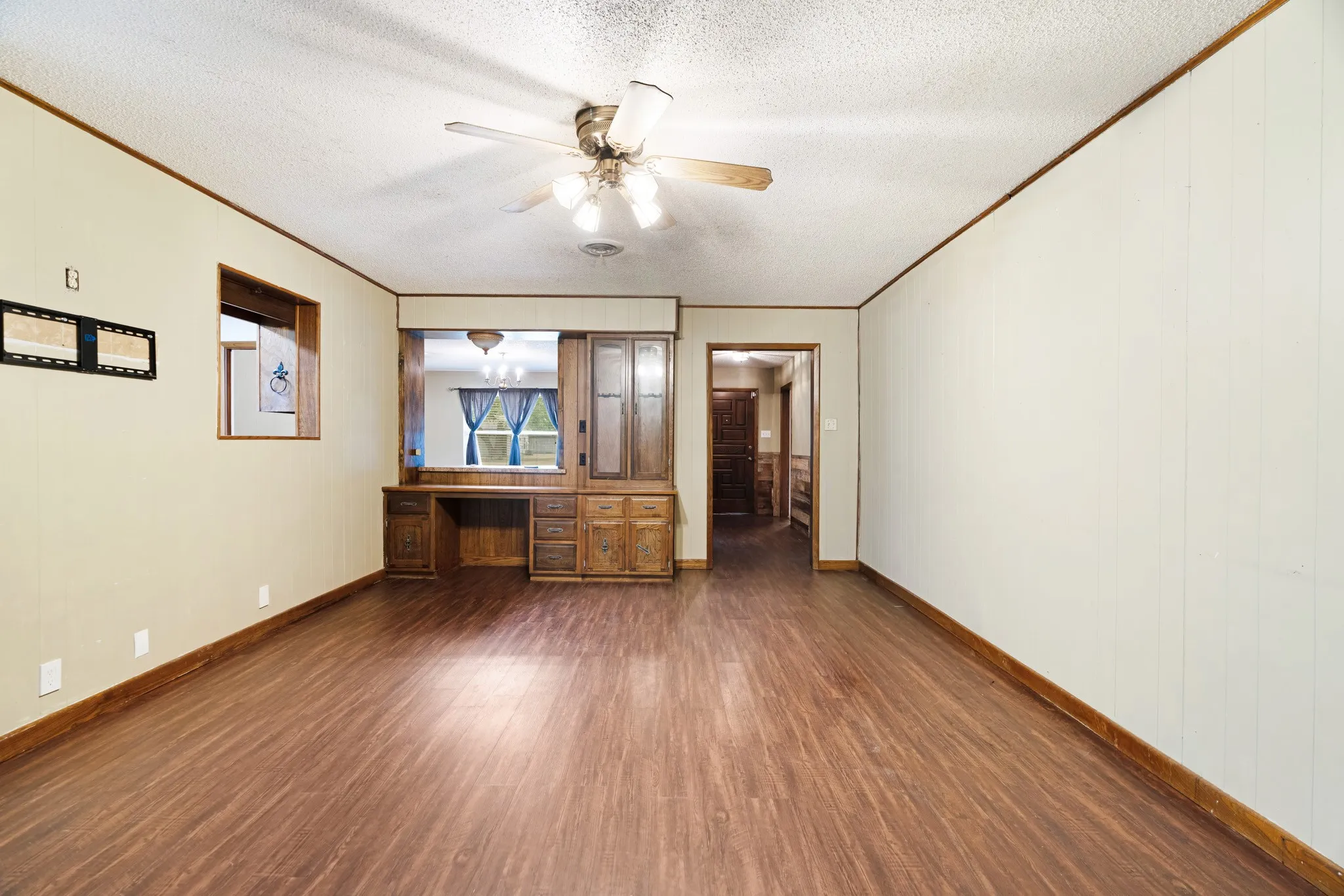Single Family Residence For Sale in Red River (TX) County , 165 E Bennett Street, Detroit, Texas 75436, 3 Bedroom, 2 Bathroom, 3 Garage spaces, 1,700 Sqft, built in 1971, mls#21369843, Real Estate Agent in Detroit, Homes For Sale in Red River (TX) county, Homes For Sale in Detroit, Realtor in Detroit Texas, Real Estate Brokerage Independent Realty Texas, Luminita Cordes Realtor