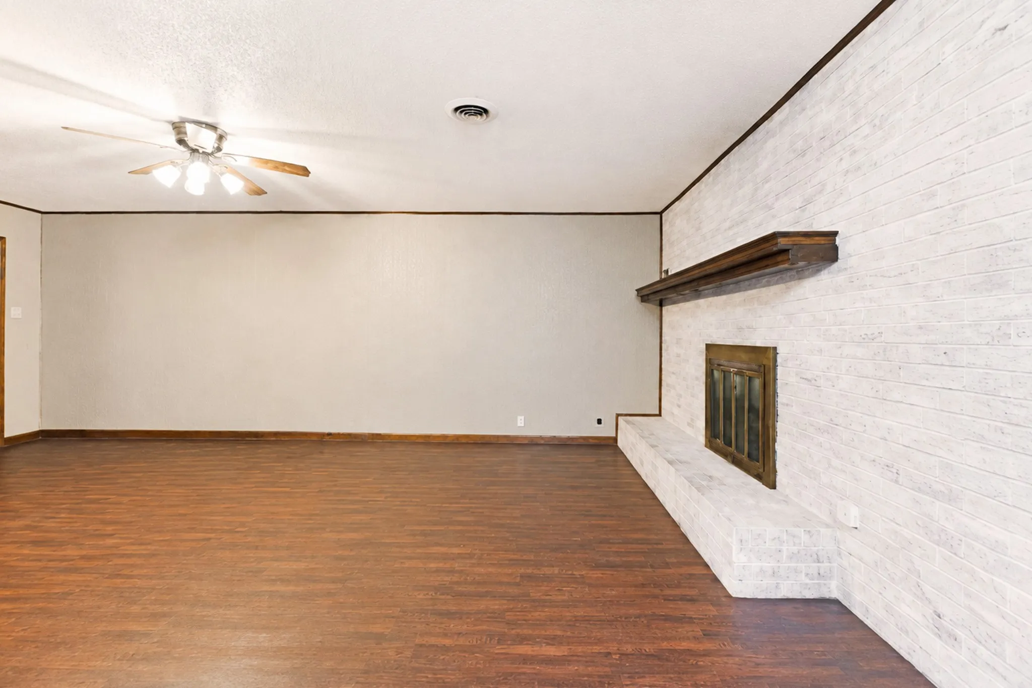 Single Family Residence For Sale in Red River (TX) County , 165 E Bennett Street, Detroit, Texas 75436, 3 Bedroom, 2 Bathroom, 3 Garage spaces, 1,700 Sqft, built in 1971, mls#21369843, Real Estate Agent in Detroit, Homes For Sale in Red River (TX) county, Homes For Sale in Detroit, Realtor in Detroit Texas, Real Estate Brokerage Independent Realty Texas, Luminita Cordes Realtor