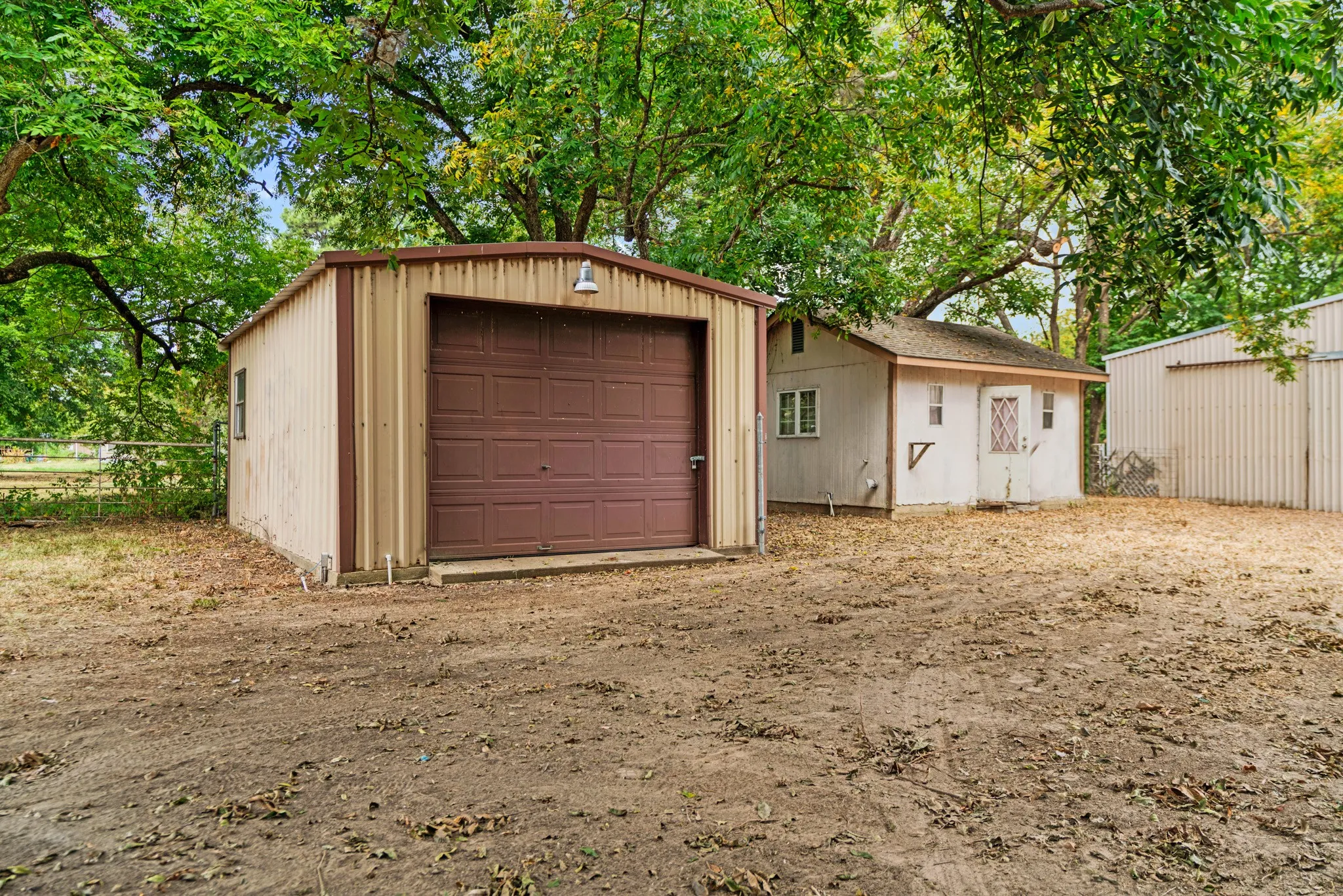 Single Family Residence For Sale in Red River (TX) County , 165 E Bennett Street, Detroit, Texas 75436, 3 Bedroom, 2 Bathroom, 3 Garage spaces, 1,700 Sqft, built in 1971, mls#21369843, Real Estate Agent in Detroit, Homes For Sale in Red River (TX) county, Homes For Sale in Detroit, Realtor in Detroit Texas, Real Estate Brokerage Independent Realty Texas, Luminita Cordes Realtor