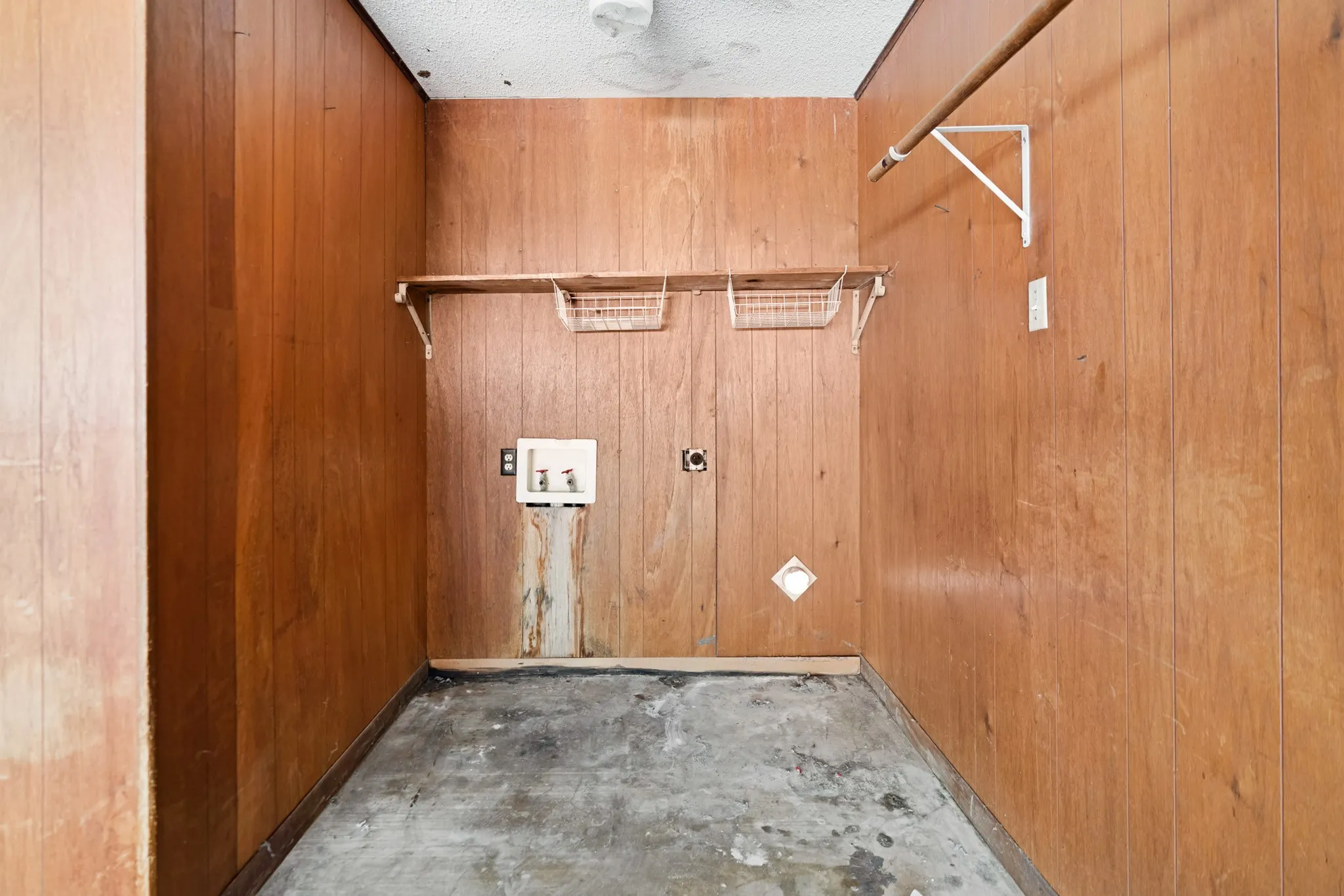 Single Family Residence For Sale in Red River (TX) County , 165 E Bennett Street, Detroit, Texas 75436, 3 Bedroom, 2 Bathroom, 3 Garage spaces, 1,700 Sqft, built in 1971, mls#21369843, Real Estate Agent in Detroit, Homes For Sale in Red River (TX) county, Homes For Sale in Detroit, Realtor in Detroit Texas, Real Estate Brokerage Independent Realty Texas, Luminita Cordes Realtor