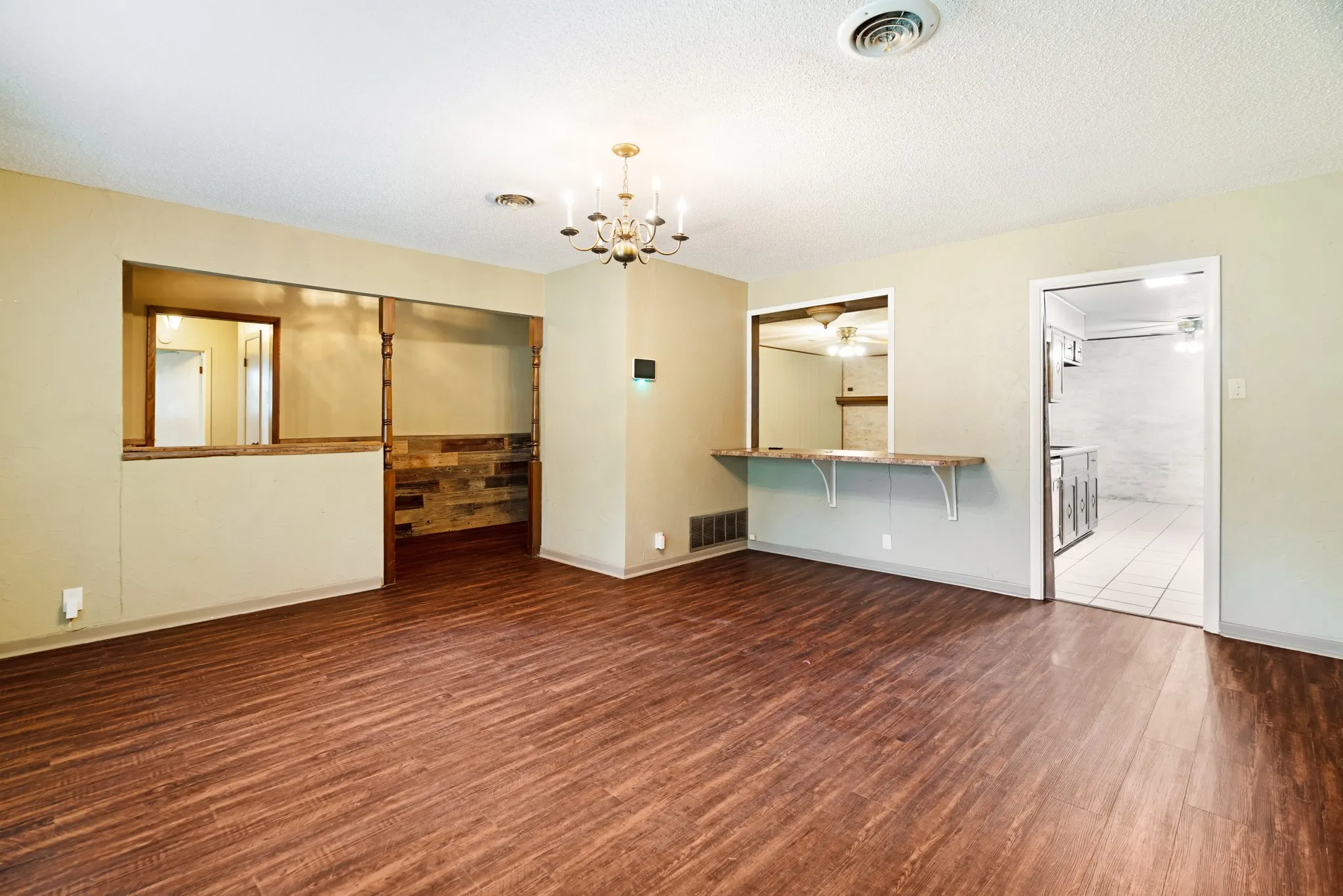 Single Family Residence For Sale in Red River (TX) County , 165 E Bennett Street, Detroit, Texas 75436, 3 Bedroom, 2 Bathroom, 3 Garage spaces, 1,700 Sqft, built in 1971, mls#21369843, Real Estate Agent in Detroit, Homes For Sale in Red River (TX) county, Homes For Sale in Detroit, Realtor in Detroit Texas, Real Estate Brokerage Independent Realty Texas, Luminita Cordes Realtor