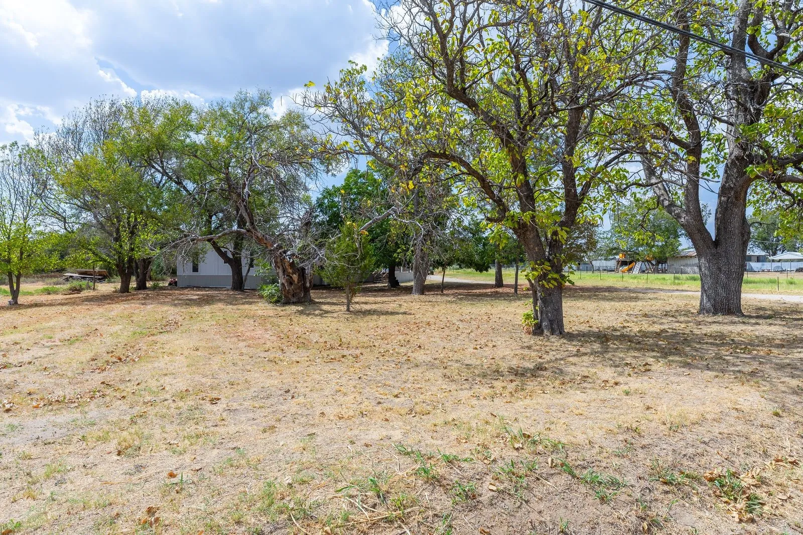 Manufactured Home For Sale in Callahan County , 585 County Road 113, Clyde, Texas 79510, 4 Bedroom, 3 Bathroom, Garage spaces, 2,400 Sqft, built in 2000, mls#21373639, Real Estate Agent in Clyde, Homes For Sale in Callahan county, Homes For Sale in Clyde, Realtor in Clyde Texas, Real Estate Brokerage Independent Realty Texas, Luminita Cordes Realtor