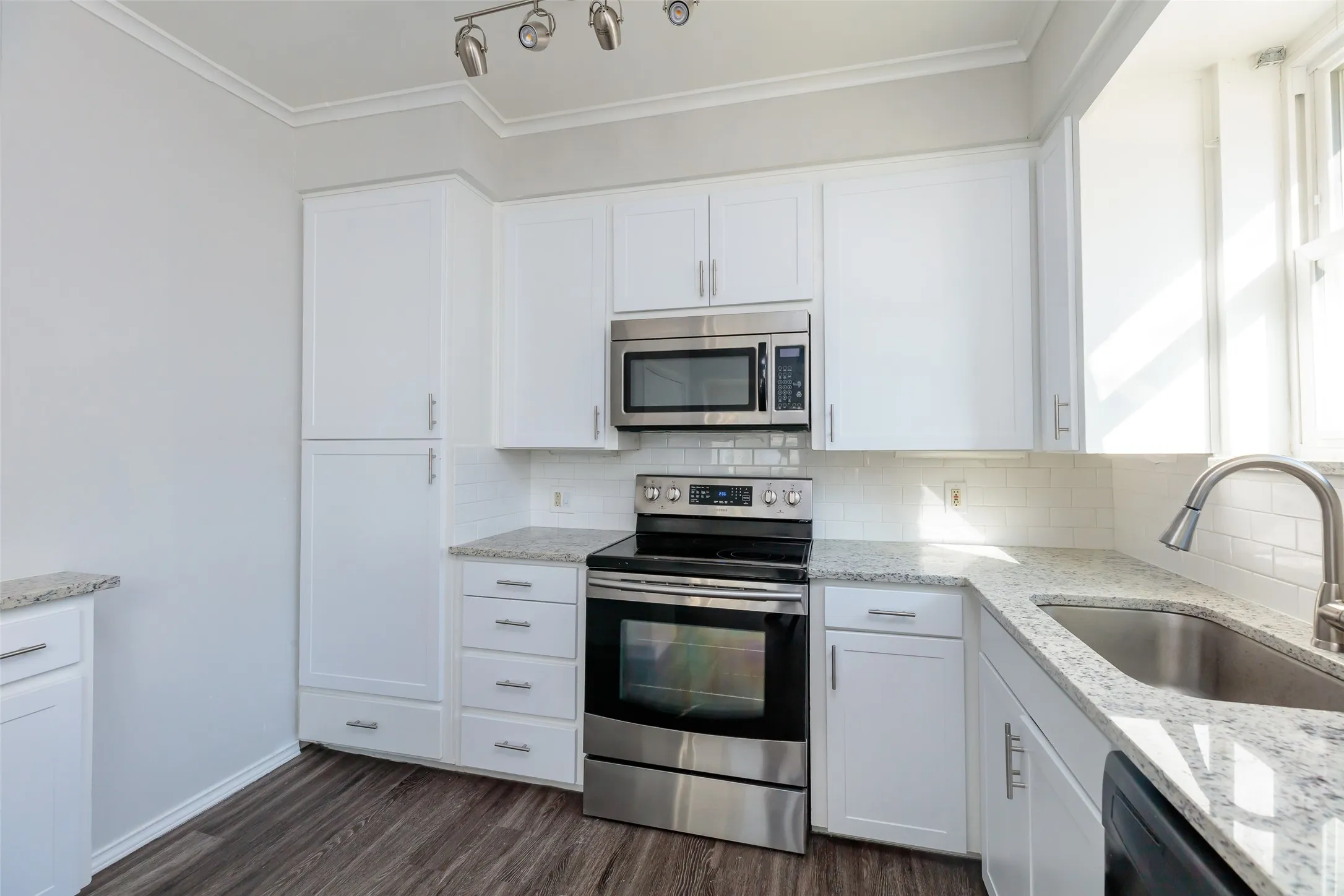 Duplex For Rent in Tarrant County , 5700 Pershing Avenue, Fort Worth, Texas 76107, 2 Bedroom, 1 Bathroom, 1 Garage spaces, 1,175 Sqft, built in 1960, mls#21373647, Real Estate Agent in Fort Worth, Homes For Rent in Tarrant county, Homes For Rent in Fort Worth, Realtor in Fort Worth Texas, Real Estate Brokerage Independent Realty Texas, Luminita Cordes Realtor