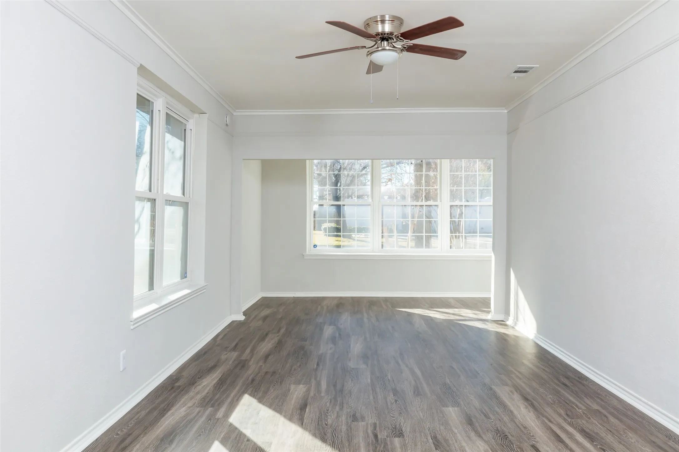 Duplex For Rent in Tarrant County , 5700 Pershing Avenue, Fort Worth, Texas 76107, 2 Bedroom, 1 Bathroom, 1 Garage spaces, 1,175 Sqft, built in 1960, mls#21373647, Real Estate Agent in Fort Worth, Homes For Rent in Tarrant county, Homes For Rent in Fort Worth, Realtor in Fort Worth Texas, Real Estate Brokerage Independent Realty Texas, Luminita Cordes Realtor