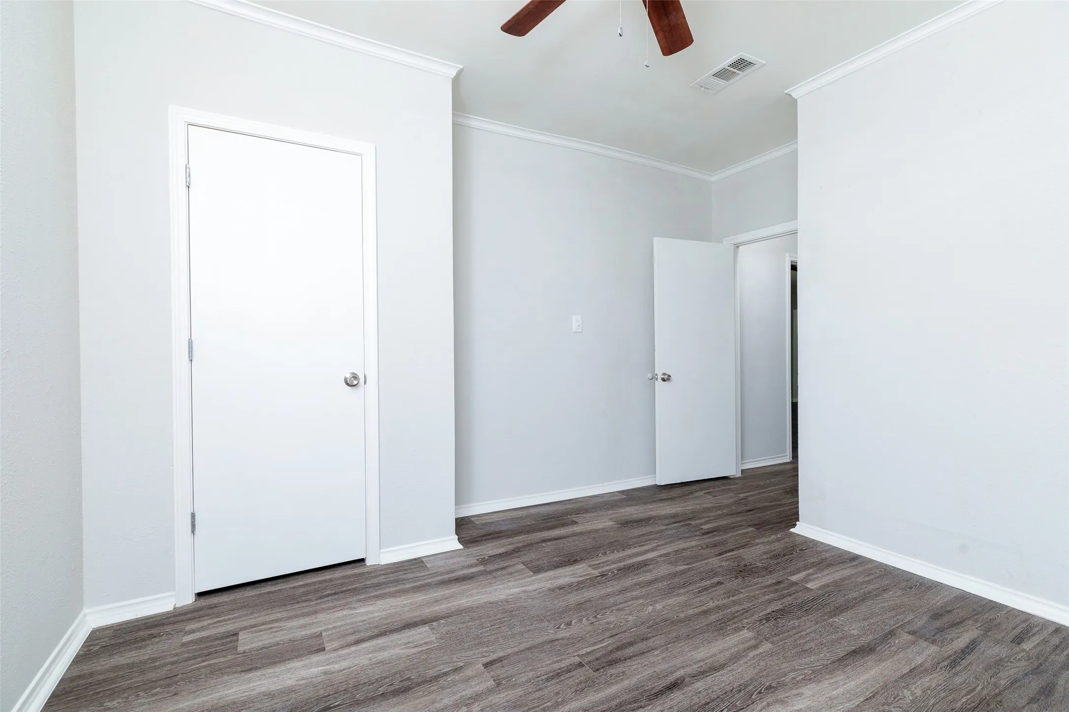 Duplex For Rent in Tarrant County , 5700 Pershing Avenue, Fort Worth, Texas 76107, 2 Bedroom, 1 Bathroom, 1 Garage spaces, 1,175 Sqft, built in 1960, mls#21373647, Real Estate Agent in Fort Worth, Homes For Rent in Tarrant county, Homes For Rent in Fort Worth, Realtor in Fort Worth Texas, Real Estate Brokerage Independent Realty Texas, Luminita Cordes Realtor