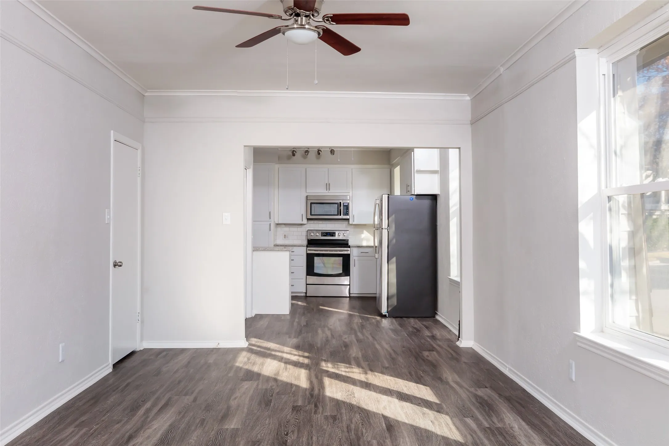 Duplex For Rent in Tarrant County , 5700 Pershing Avenue, Fort Worth, Texas 76107, 2 Bedroom, 1 Bathroom, 1 Garage spaces, 1,175 Sqft, built in 1960, mls#21373647, Real Estate Agent in Fort Worth, Homes For Rent in Tarrant county, Homes For Rent in Fort Worth, Realtor in Fort Worth Texas, Real Estate Brokerage Independent Realty Texas, Luminita Cordes Realtor