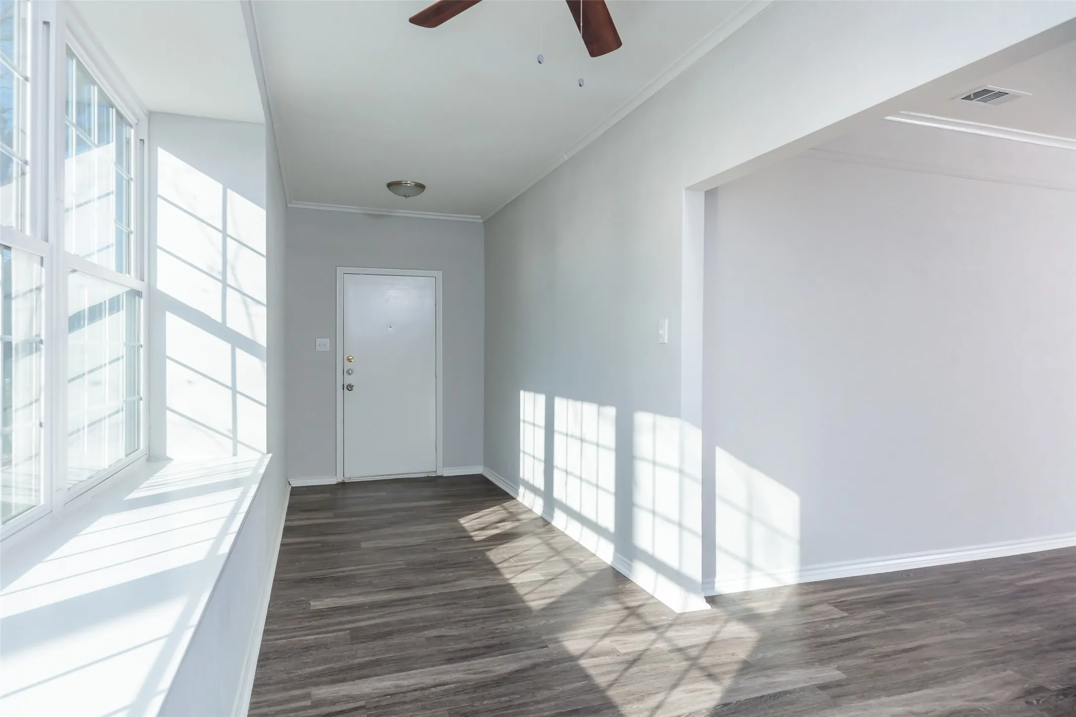 Duplex For Rent in Tarrant County , 5700 Pershing Avenue, Fort Worth, Texas 76107, 2 Bedroom, 1 Bathroom, 1 Garage spaces, 1,175 Sqft, built in 1960, mls#21373647, Real Estate Agent in Fort Worth, Homes For Rent in Tarrant county, Homes For Rent in Fort Worth, Realtor in Fort Worth Texas, Real Estate Brokerage Independent Realty Texas, Luminita Cordes Realtor