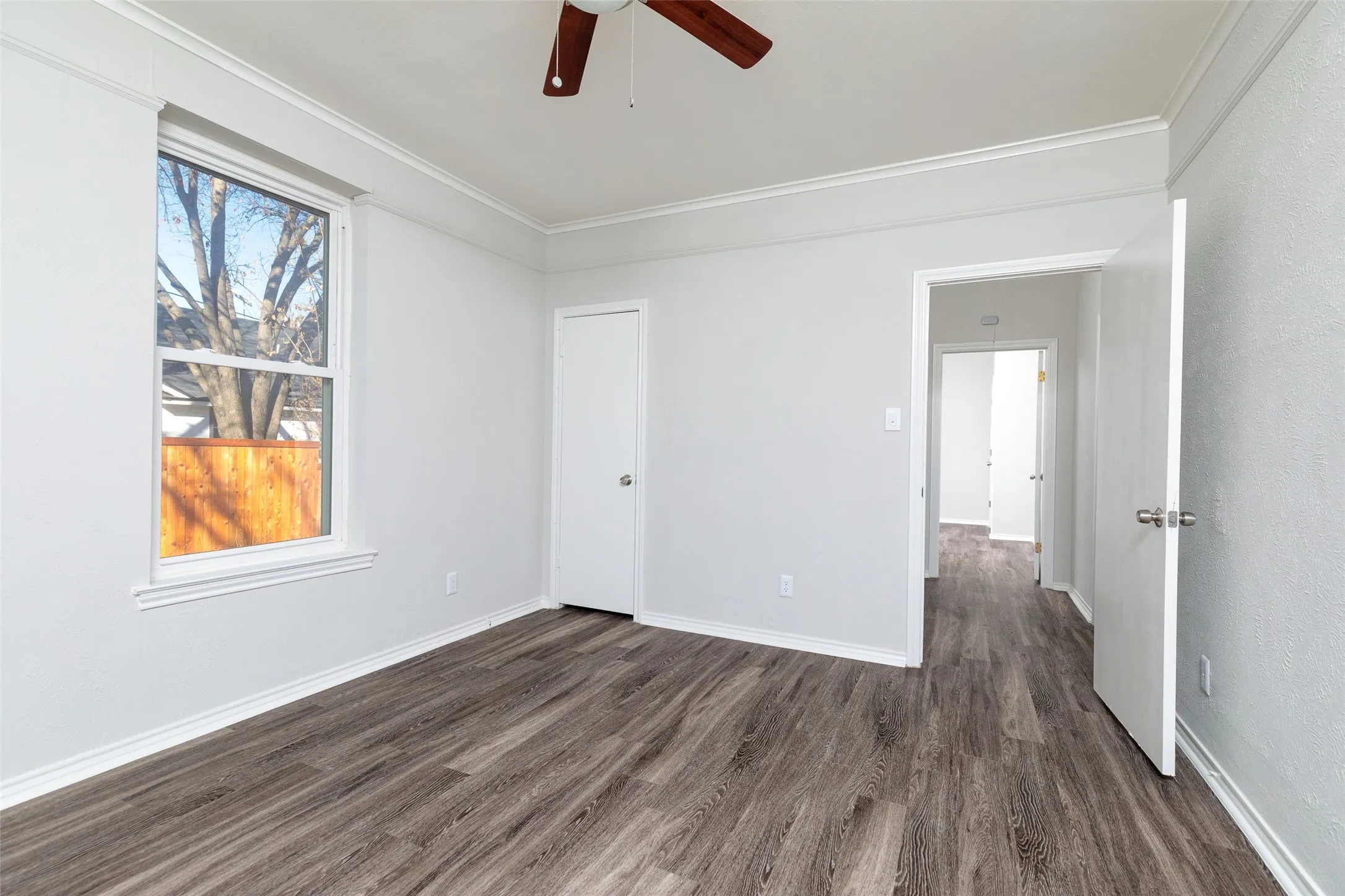 Duplex For Rent in Tarrant County , 5700 Pershing Avenue, Fort Worth, Texas 76107, 2 Bedroom, 1 Bathroom, 1 Garage spaces, 1,175 Sqft, built in 1960, mls#21373647, Real Estate Agent in Fort Worth, Homes For Rent in Tarrant county, Homes For Rent in Fort Worth, Realtor in Fort Worth Texas, Real Estate Brokerage Independent Realty Texas, Luminita Cordes Realtor
