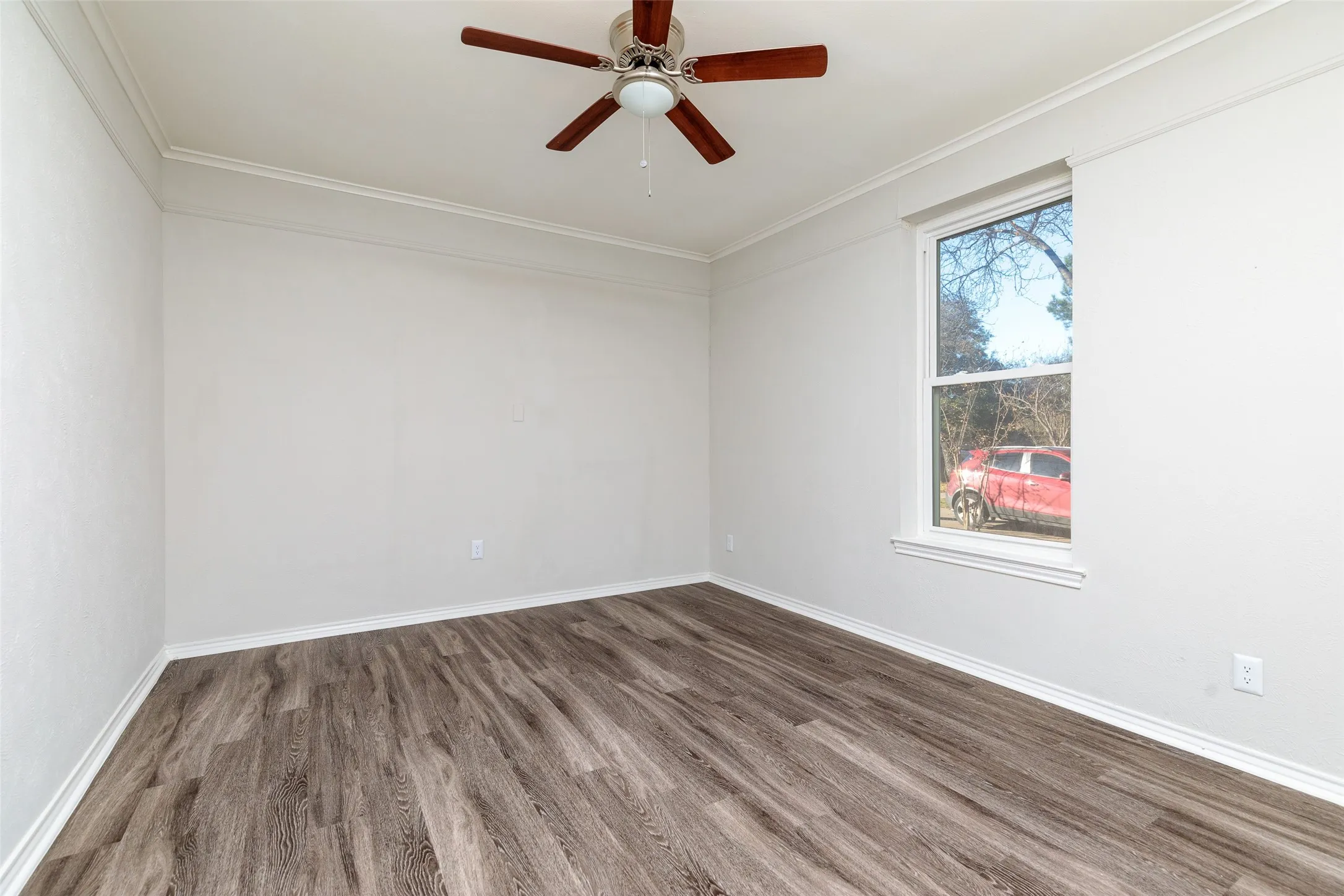 Duplex For Rent in Tarrant County , 5700 Pershing Avenue, Fort Worth, Texas 76107, 2 Bedroom, 1 Bathroom, 1 Garage spaces, 1,175 Sqft, built in 1960, mls#21373647, Real Estate Agent in Fort Worth, Homes For Rent in Tarrant county, Homes For Rent in Fort Worth, Realtor in Fort Worth Texas, Real Estate Brokerage Independent Realty Texas, Luminita Cordes Realtor