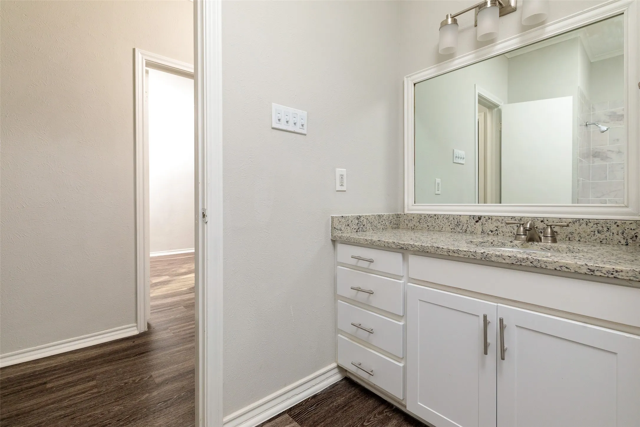 Duplex For Rent in Tarrant County , 5700 Pershing Avenue, Fort Worth, Texas 76107, 2 Bedroom, 1 Bathroom, 1 Garage spaces, 1,175 Sqft, built in 1960, mls#21373647, Real Estate Agent in Fort Worth, Homes For Rent in Tarrant county, Homes For Rent in Fort Worth, Realtor in Fort Worth Texas, Real Estate Brokerage Independent Realty Texas, Luminita Cordes Realtor