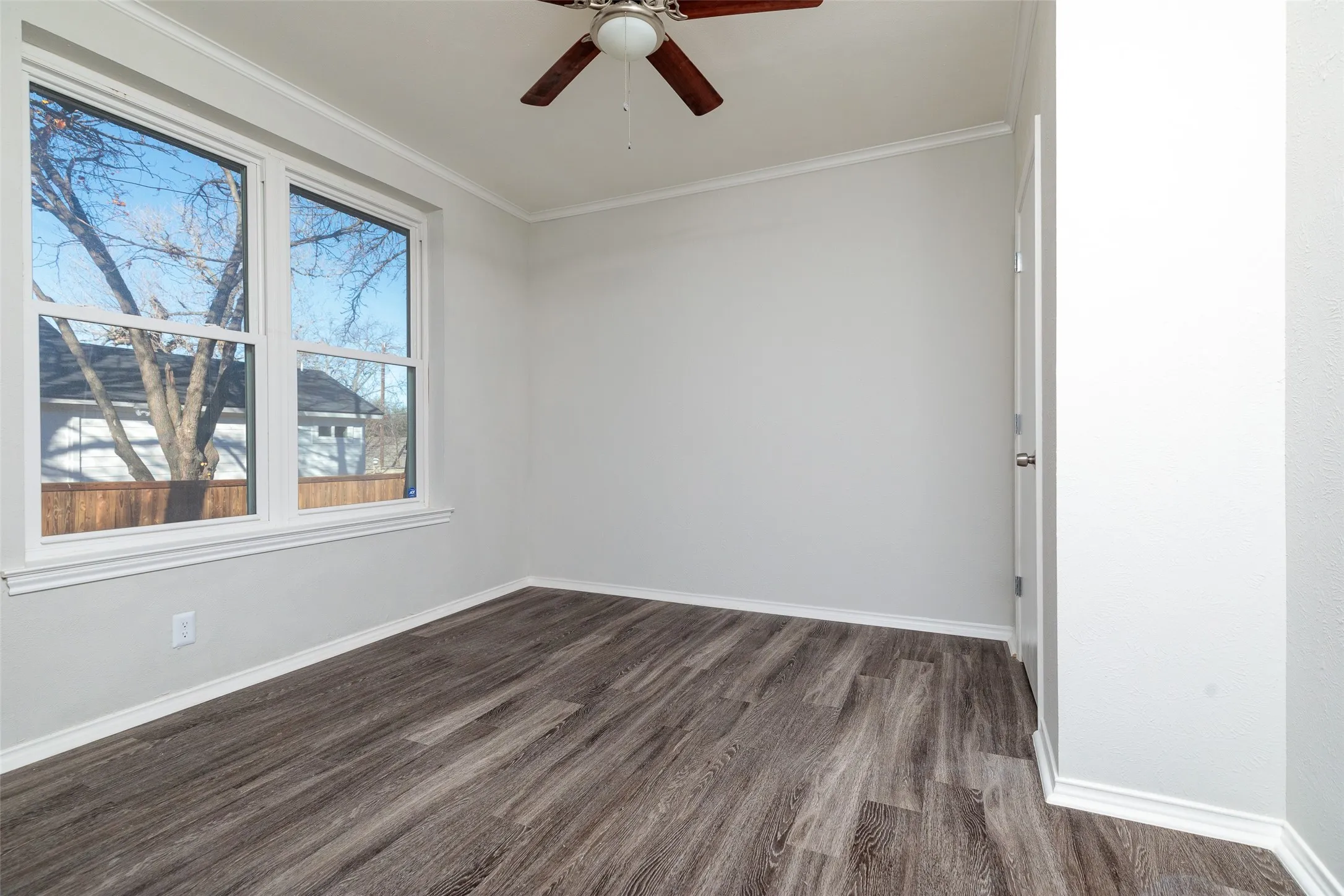 Duplex For Rent in Tarrant County , 5700 Pershing Avenue, Fort Worth, Texas 76107, 2 Bedroom, 1 Bathroom, 1 Garage spaces, 1,175 Sqft, built in 1960, mls#21373647, Real Estate Agent in Fort Worth, Homes For Rent in Tarrant county, Homes For Rent in Fort Worth, Realtor in Fort Worth Texas, Real Estate Brokerage Independent Realty Texas, Luminita Cordes Realtor
