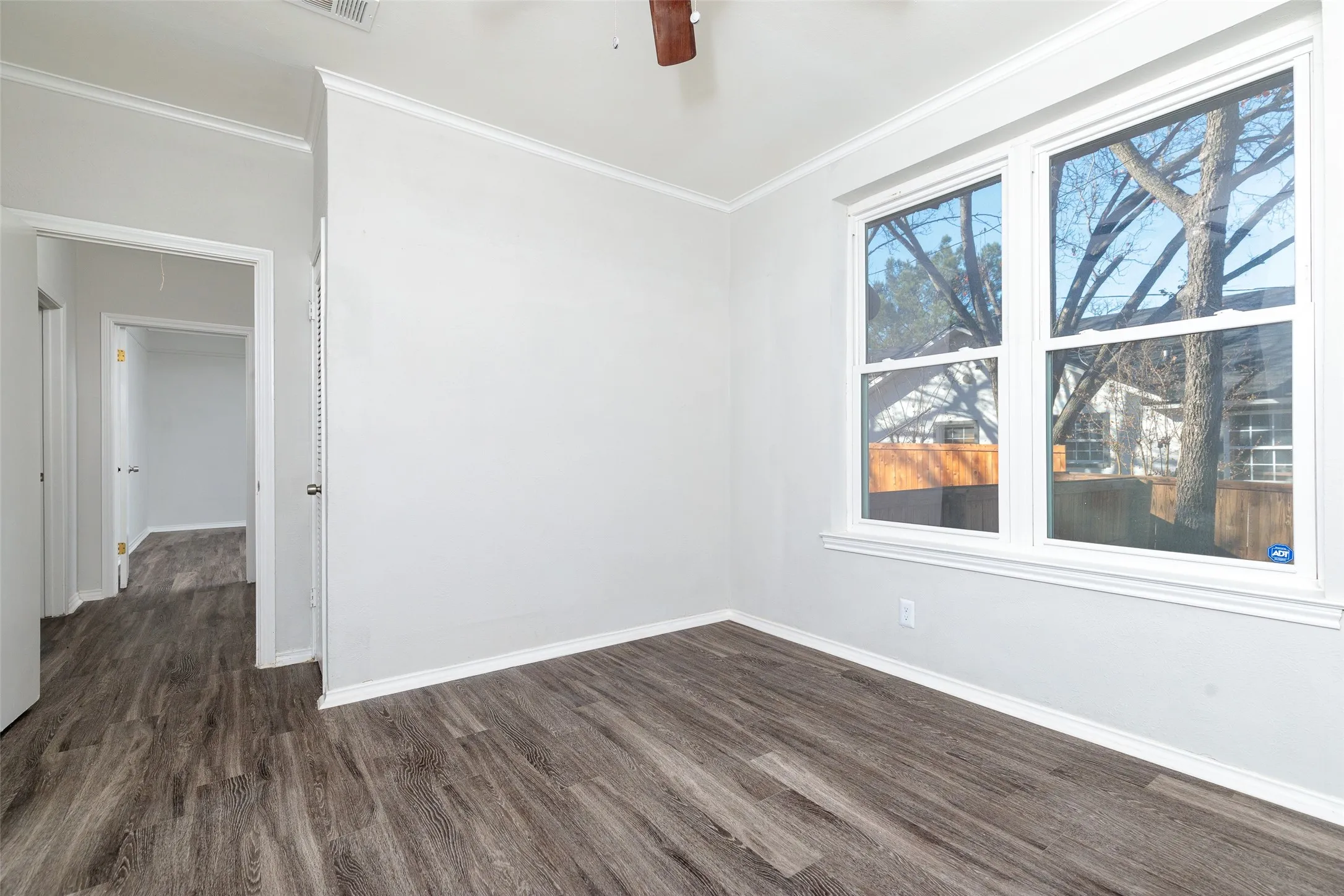 Duplex For Rent in Tarrant County , 5700 Pershing Avenue, Fort Worth, Texas 76107, 2 Bedroom, 1 Bathroom, 1 Garage spaces, 1,175 Sqft, built in 1960, mls#21373647, Real Estate Agent in Fort Worth, Homes For Rent in Tarrant county, Homes For Rent in Fort Worth, Realtor in Fort Worth Texas, Real Estate Brokerage Independent Realty Texas, Luminita Cordes Realtor