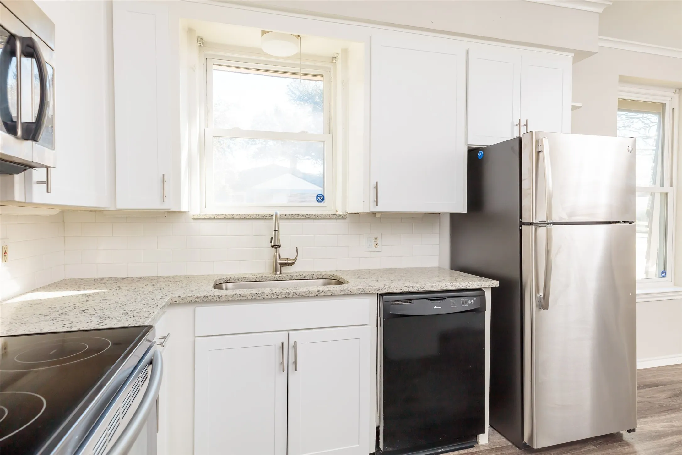 Duplex For Rent in Tarrant County , 5700 Pershing Avenue, Fort Worth, Texas 76107, 2 Bedroom, 1 Bathroom, 1 Garage spaces, 1,175 Sqft, built in 1960, mls#21373647, Real Estate Agent in Fort Worth, Homes For Rent in Tarrant county, Homes For Rent in Fort Worth, Realtor in Fort Worth Texas, Real Estate Brokerage Independent Realty Texas, Luminita Cordes Realtor