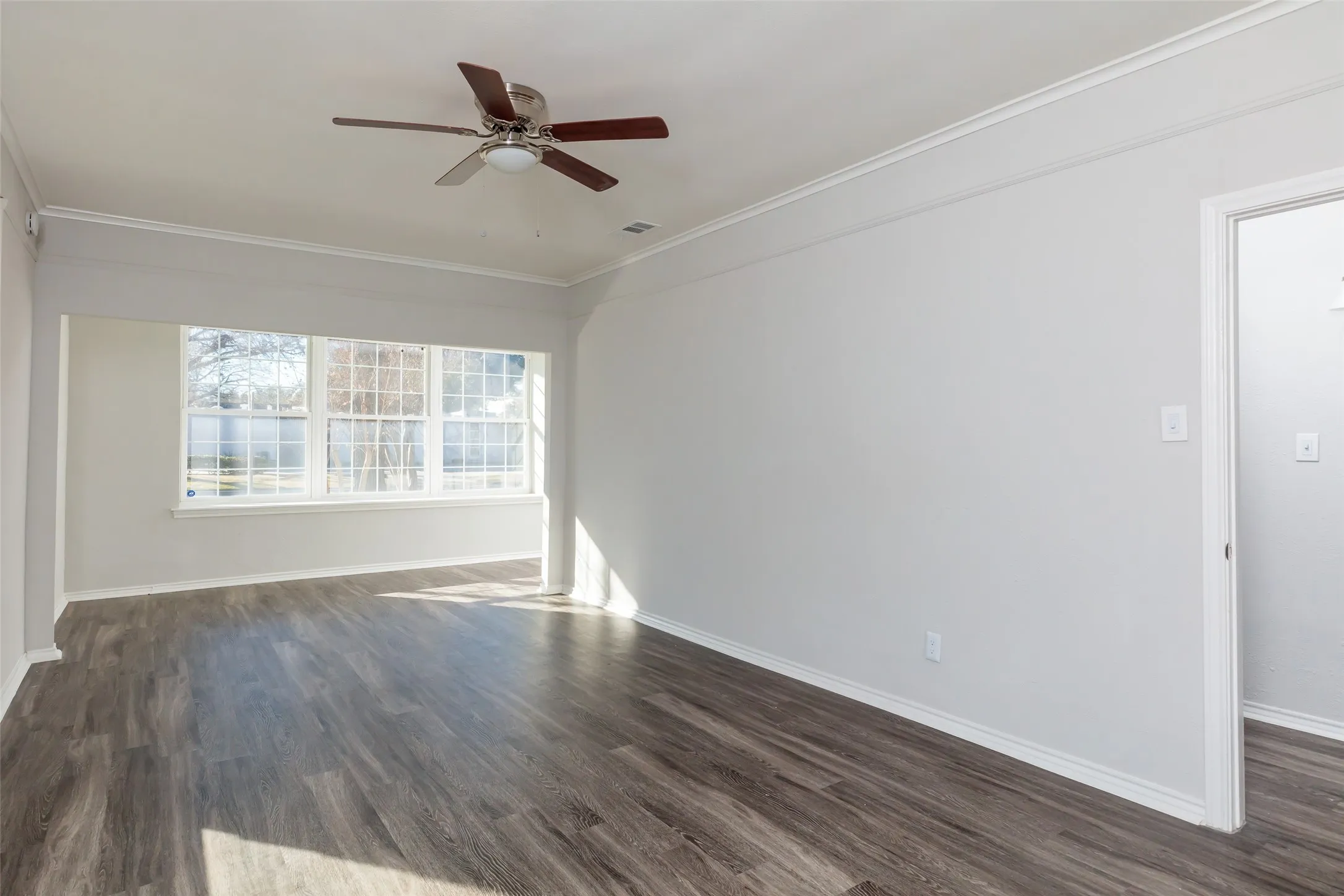 Duplex For Rent in Tarrant County , 5700 Pershing Avenue, Fort Worth, Texas 76107, 2 Bedroom, 1 Bathroom, 1 Garage spaces, 1,175 Sqft, built in 1960, mls#21373647, Real Estate Agent in Fort Worth, Homes For Rent in Tarrant county, Homes For Rent in Fort Worth, Realtor in Fort Worth Texas, Real Estate Brokerage Independent Realty Texas, Luminita Cordes Realtor