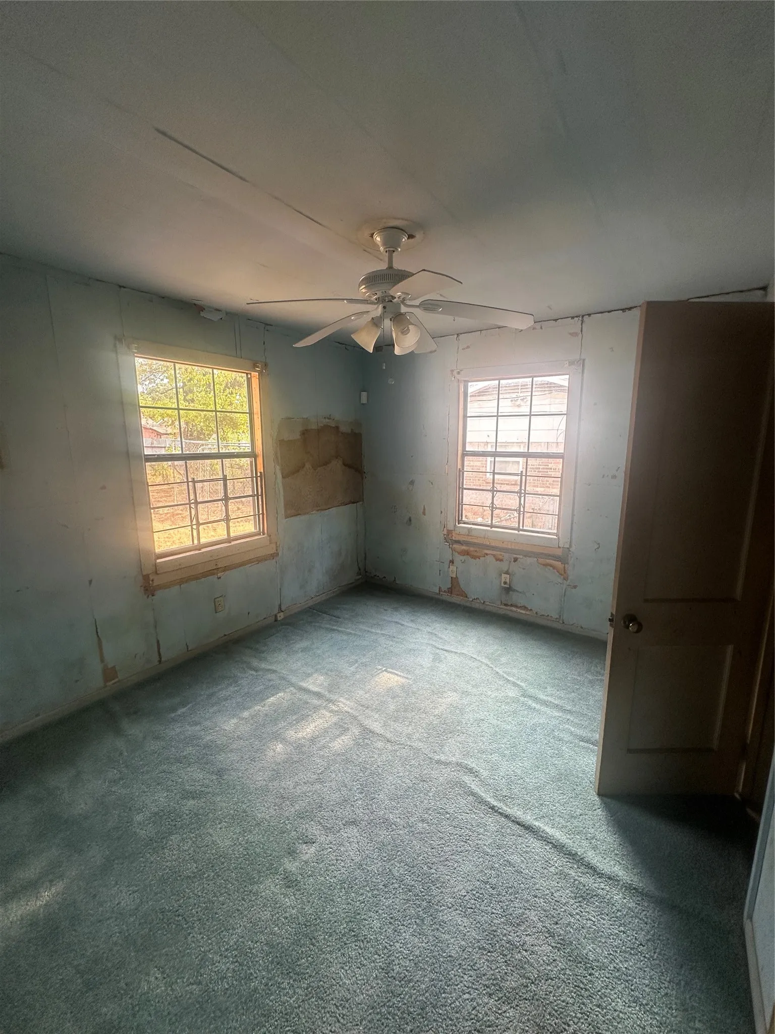 Single Family Residence For Sale in Tarrant County , 5117 Cottey Street, Fort Worth, Texas 76105, 2 Bedroom, 1 Bathroom, Garage spaces, 676 Sqft, built in 1960, mls#21373649, Real Estate Agent in Fort Worth, Homes For Sale in Tarrant county, Homes For Sale in Fort Worth, Realtor in Fort Worth Texas, Real Estate Brokerage Independent Realty Texas, Luminita Cordes Realtor