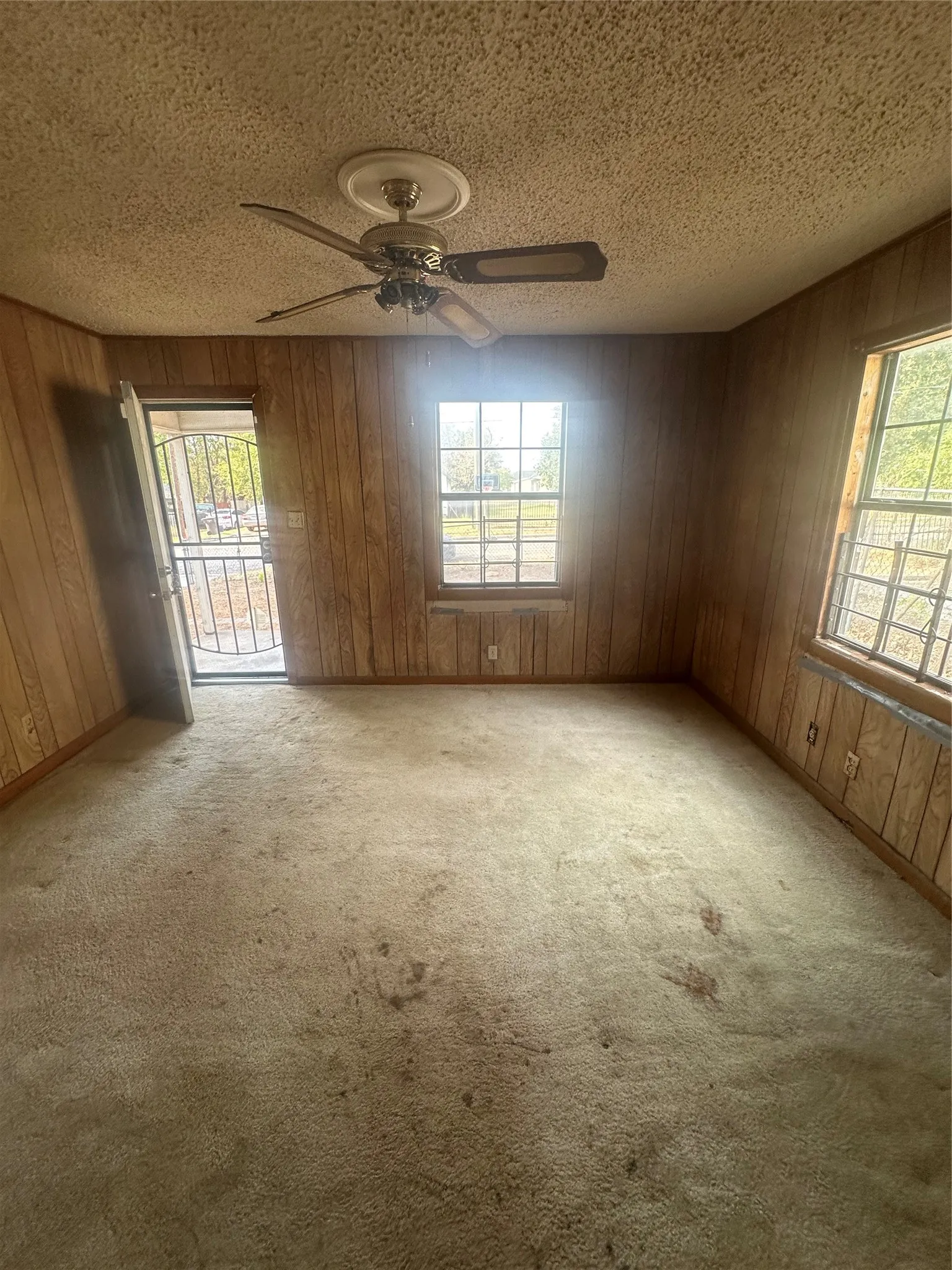 Single Family Residence For Sale in Tarrant County , 5117 Cottey Street, Fort Worth, Texas 76105, 2 Bedroom, 1 Bathroom, Garage spaces, 676 Sqft, built in 1960, mls#21373649, Real Estate Agent in Fort Worth, Homes For Sale in Tarrant county, Homes For Sale in Fort Worth, Realtor in Fort Worth Texas, Real Estate Brokerage Independent Realty Texas, Luminita Cordes Realtor