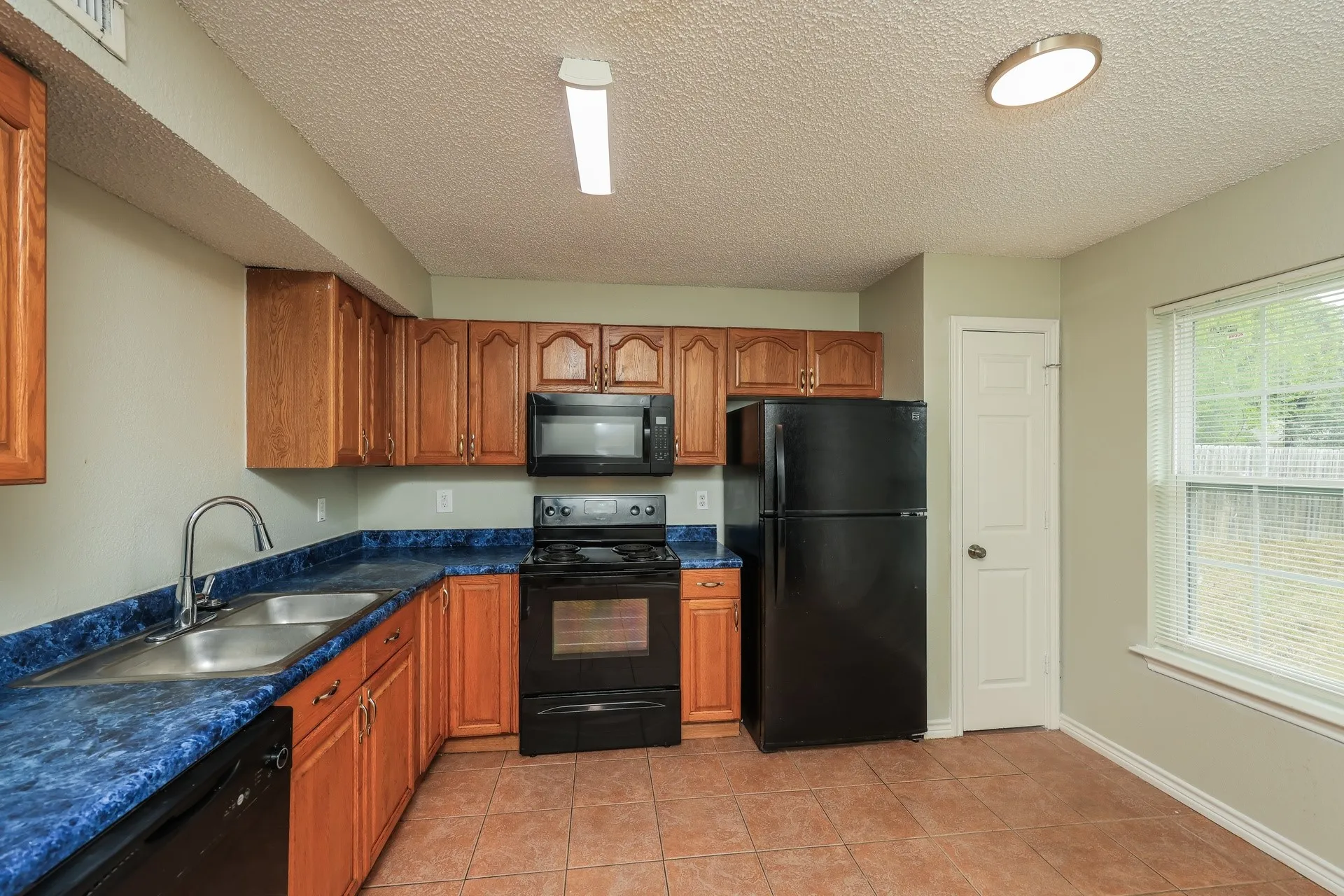 Single Family Residence For Rent in Kaufman County , 609 E Buffalo Street, Forney, Texas 75126, 3 Bedroom, 2 Bathroom, 1 Garage spaces, 1,091 Sqft, built in 1993, mls#21373650, Real Estate Agent in Forney, Homes For Rent in Kaufman county, Homes For Rent in Forney, Realtor in Forney Texas, Real Estate Brokerage Independent Realty Texas, Luminita Cordes Realtor