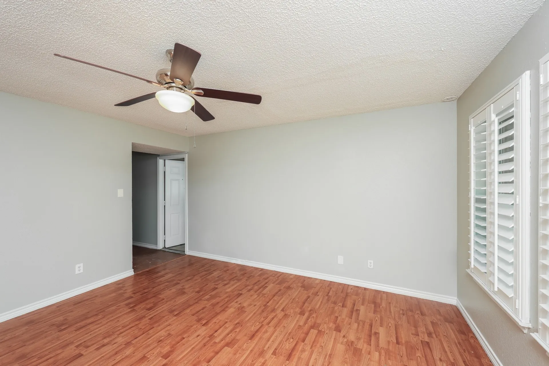 Single Family Residence For Rent in Kaufman County , 609 E Buffalo Street, Forney, Texas 75126, 3 Bedroom, 2 Bathroom, 1 Garage spaces, 1,091 Sqft, built in 1993, mls#21373650, Real Estate Agent in Forney, Homes For Rent in Kaufman county, Homes For Rent in Forney, Realtor in Forney Texas, Real Estate Brokerage Independent Realty Texas, Luminita Cordes Realtor