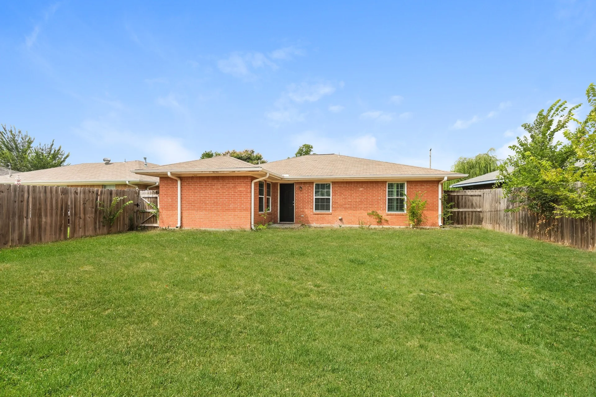 Single Family Residence For Rent in Kaufman County , 609 E Buffalo Street, Forney, Texas 75126, 3 Bedroom, 2 Bathroom, 1 Garage spaces, 1,091 Sqft, built in 1993, mls#21373650, Real Estate Agent in Forney, Homes For Rent in Kaufman county, Homes For Rent in Forney, Realtor in Forney Texas, Real Estate Brokerage Independent Realty Texas, Luminita Cordes Realtor