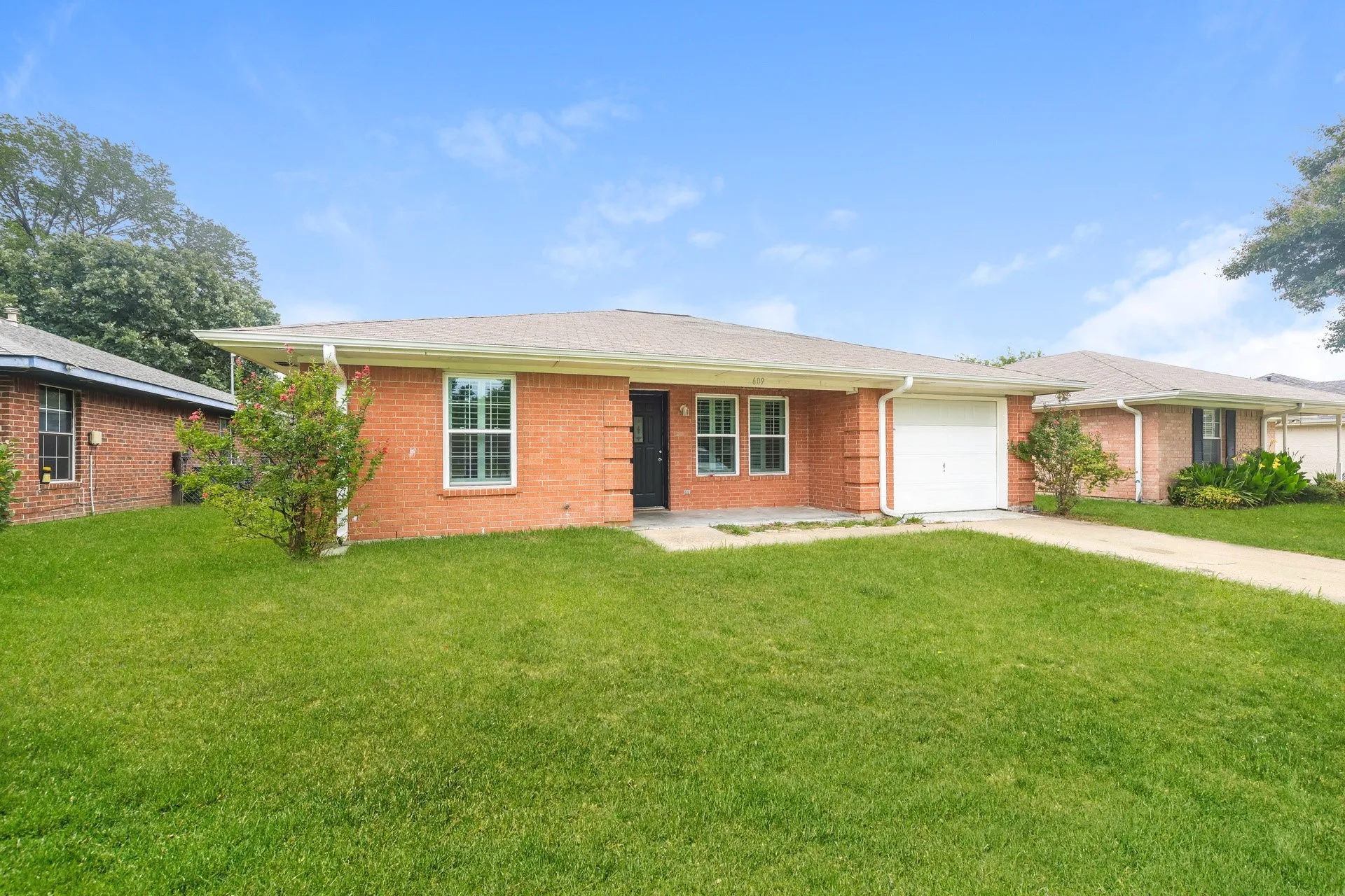 Single Family Residence For Rent in Kaufman County , 609 E Buffalo Street, Forney, Texas 75126, 3 Bedroom, 2 Bathroom, 1 Garage spaces, 1,091 Sqft, built in 1993, mls#21373650, Real Estate Agent in Forney, Homes For Rent in Kaufman county, Homes For Rent in Forney, Realtor in Forney Texas, Real Estate Brokerage Independent Realty Texas, Luminita Cordes Realtor