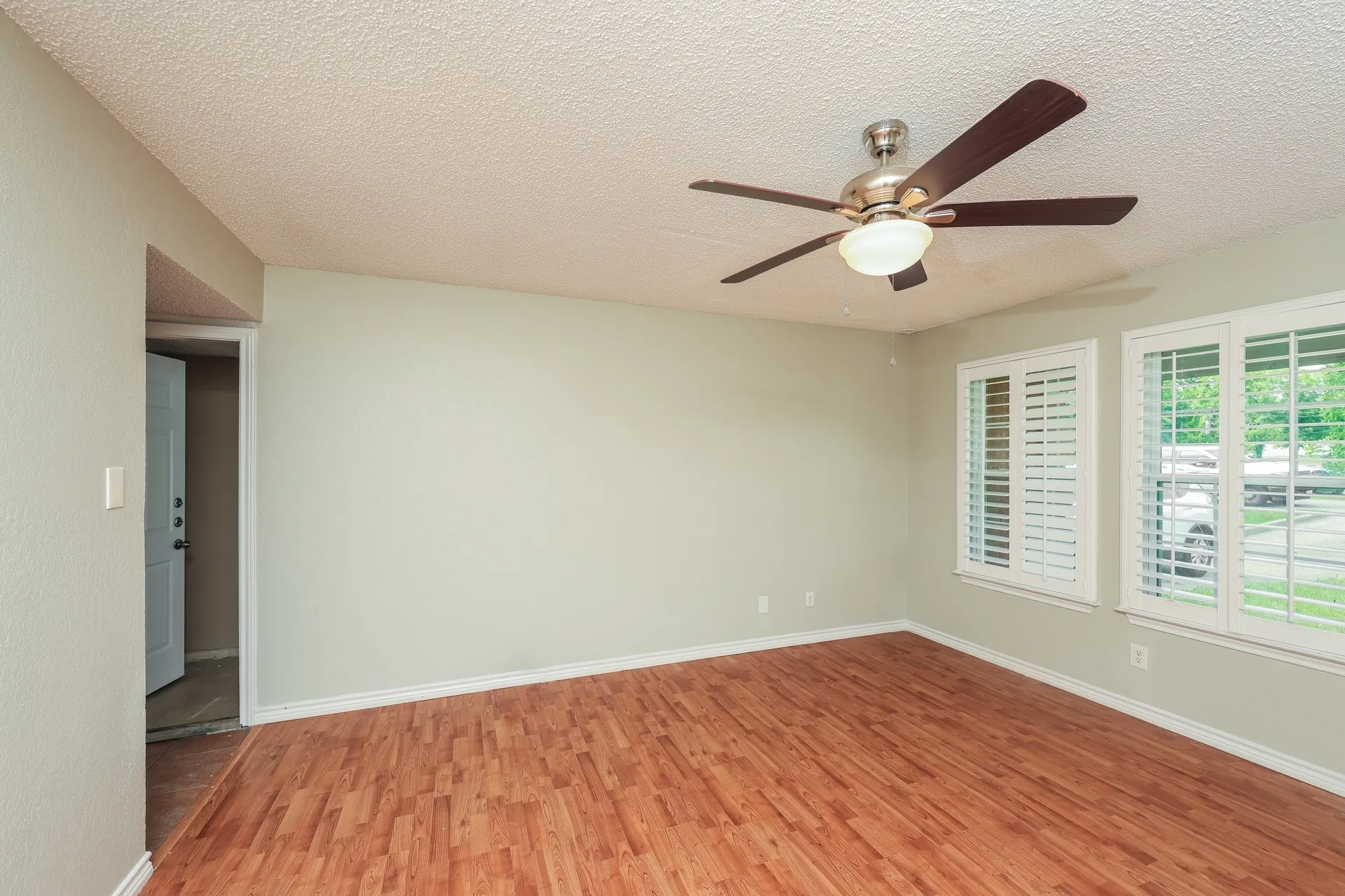 Single Family Residence For Rent in Kaufman County , 609 E Buffalo Street, Forney, Texas 75126, 3 Bedroom, 2 Bathroom, 1 Garage spaces, 1,091 Sqft, built in 1993, mls#21373650, Real Estate Agent in Forney, Homes For Rent in Kaufman county, Homes For Rent in Forney, Realtor in Forney Texas, Real Estate Brokerage Independent Realty Texas, Luminita Cordes Realtor