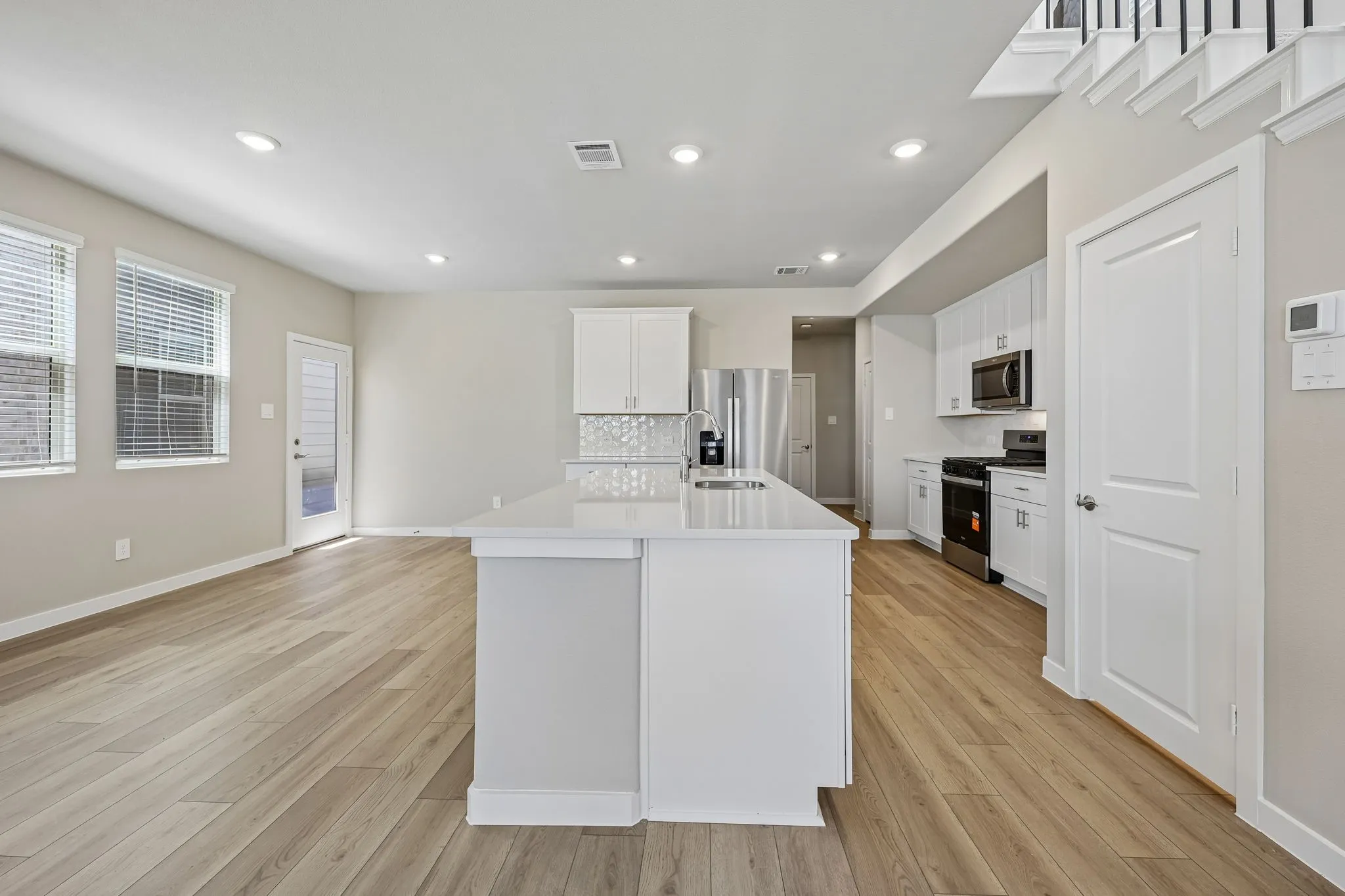  Photo is not of the actual home, but is an inspirational photo of builder’s model home and may depict options, furnishings, and/or decorator features that are not included.
