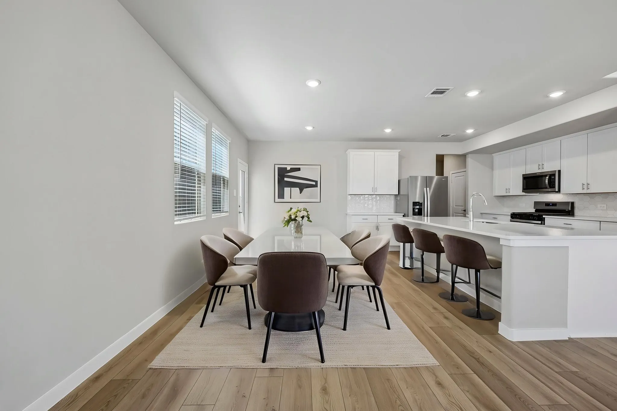  Photo is not of the actual home, but is an inspirational photo of builder’s model home and may depict options, furnishings, and/or decorator features that are not included.
