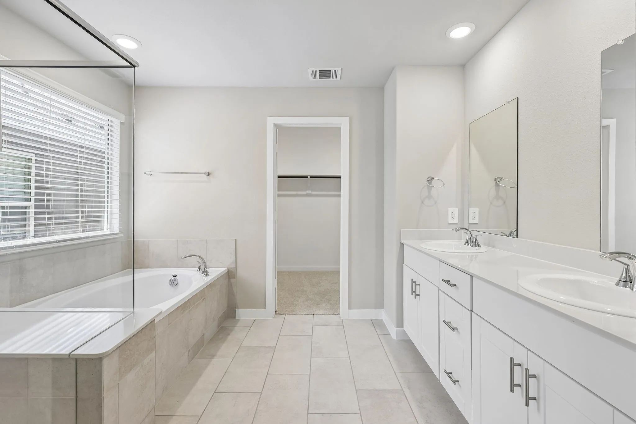 Photo is not of the actual home, but is an inspirational photo of builder’s model home and may depict options, furnishings, and/or decorator features that are not included.
