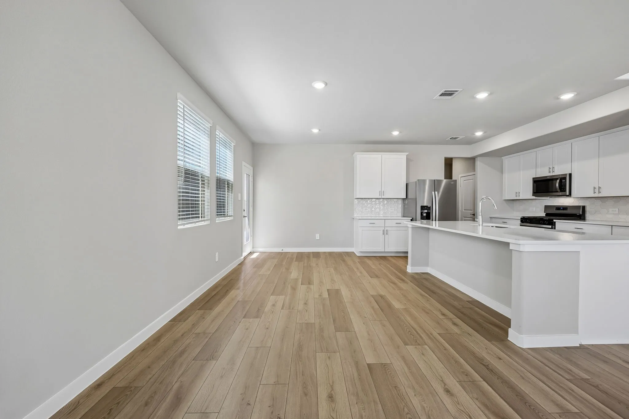  Photo is not of the actual home, but is an inspirational photo of builder’s model home and may depict options, furnishings, and/or decorator features that are not included.
